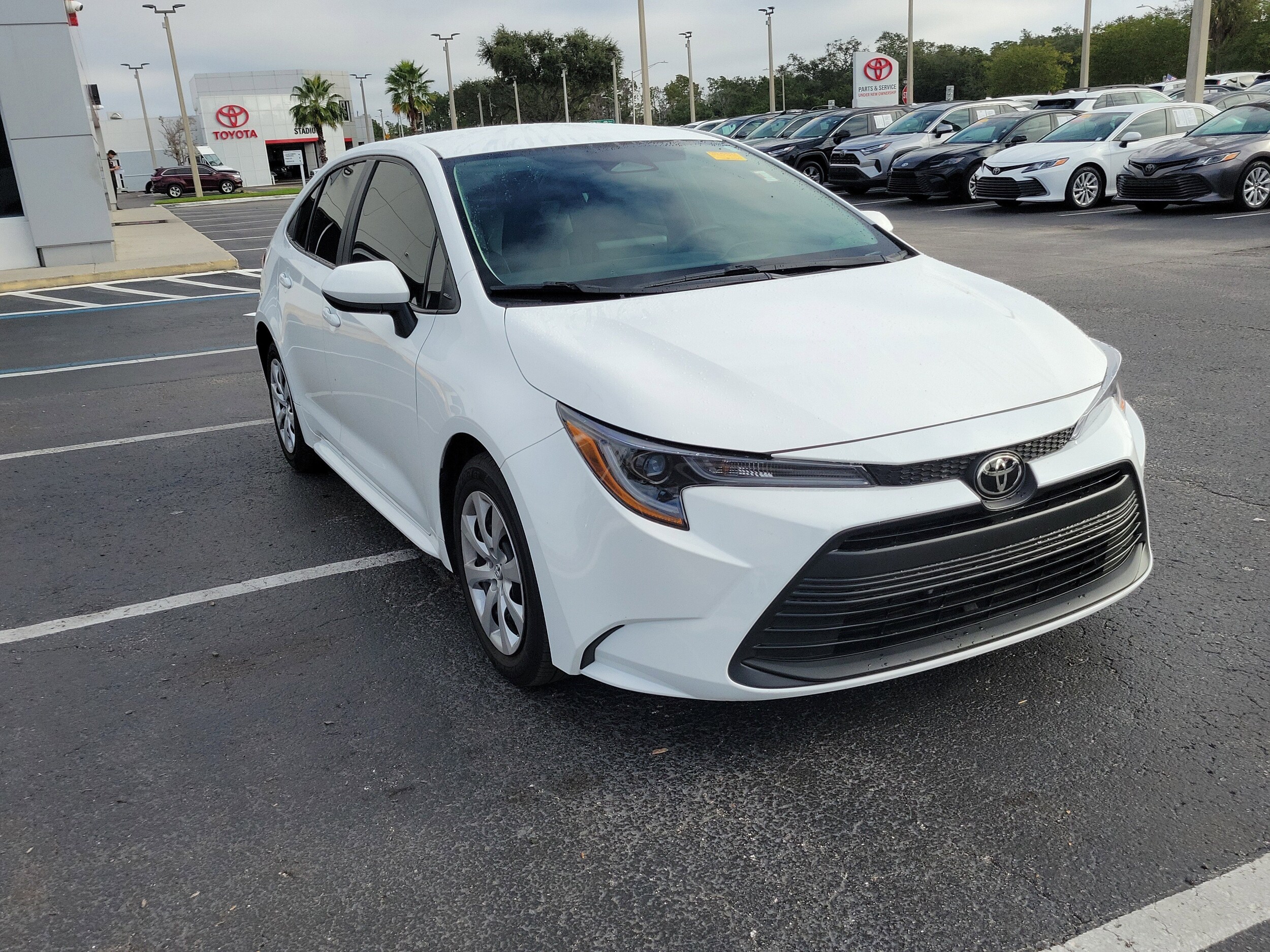 2022 Toyota Corolla LE photo 2