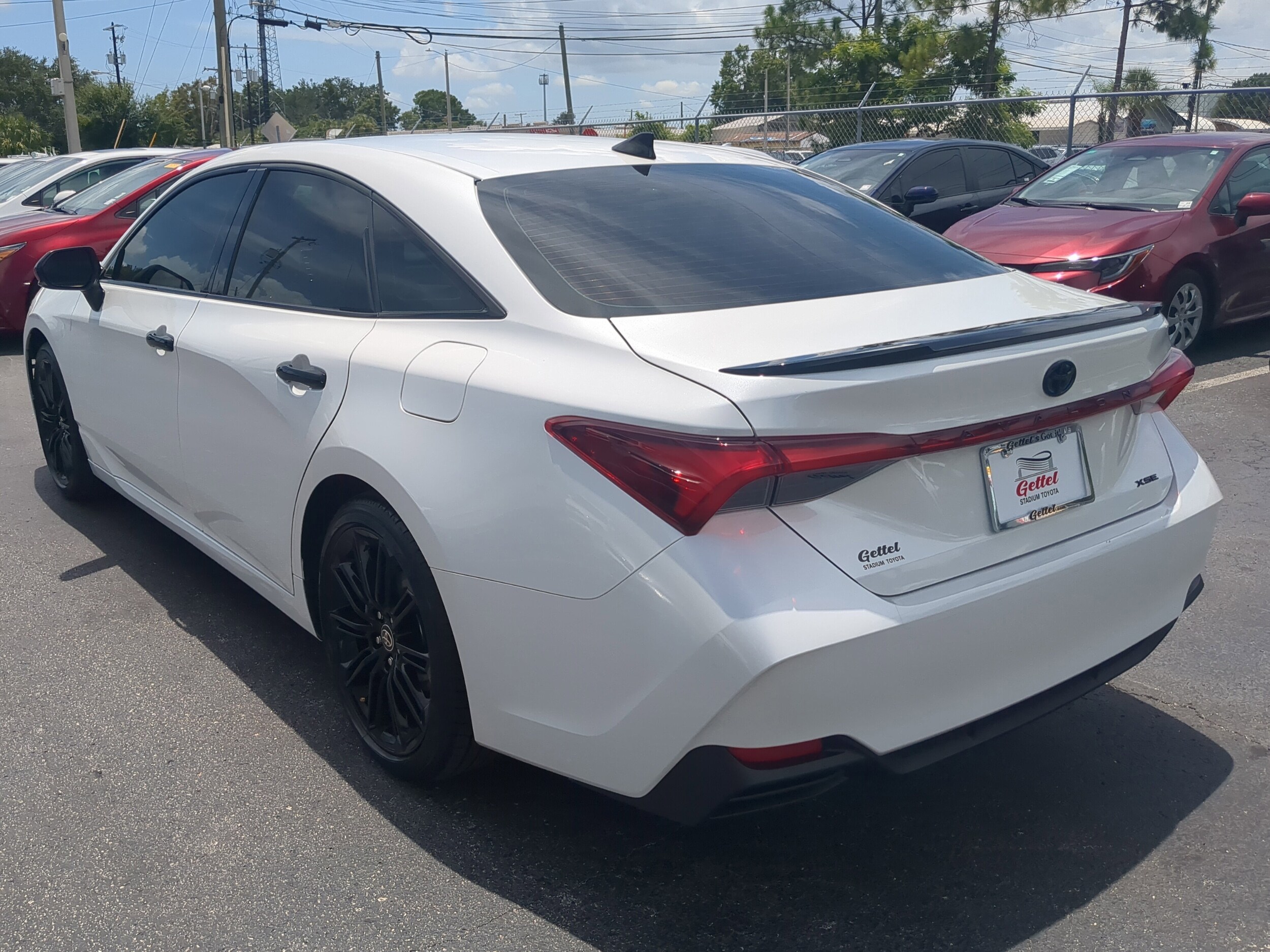 2022 Toyota Avalon Hybrid XSE photo 4