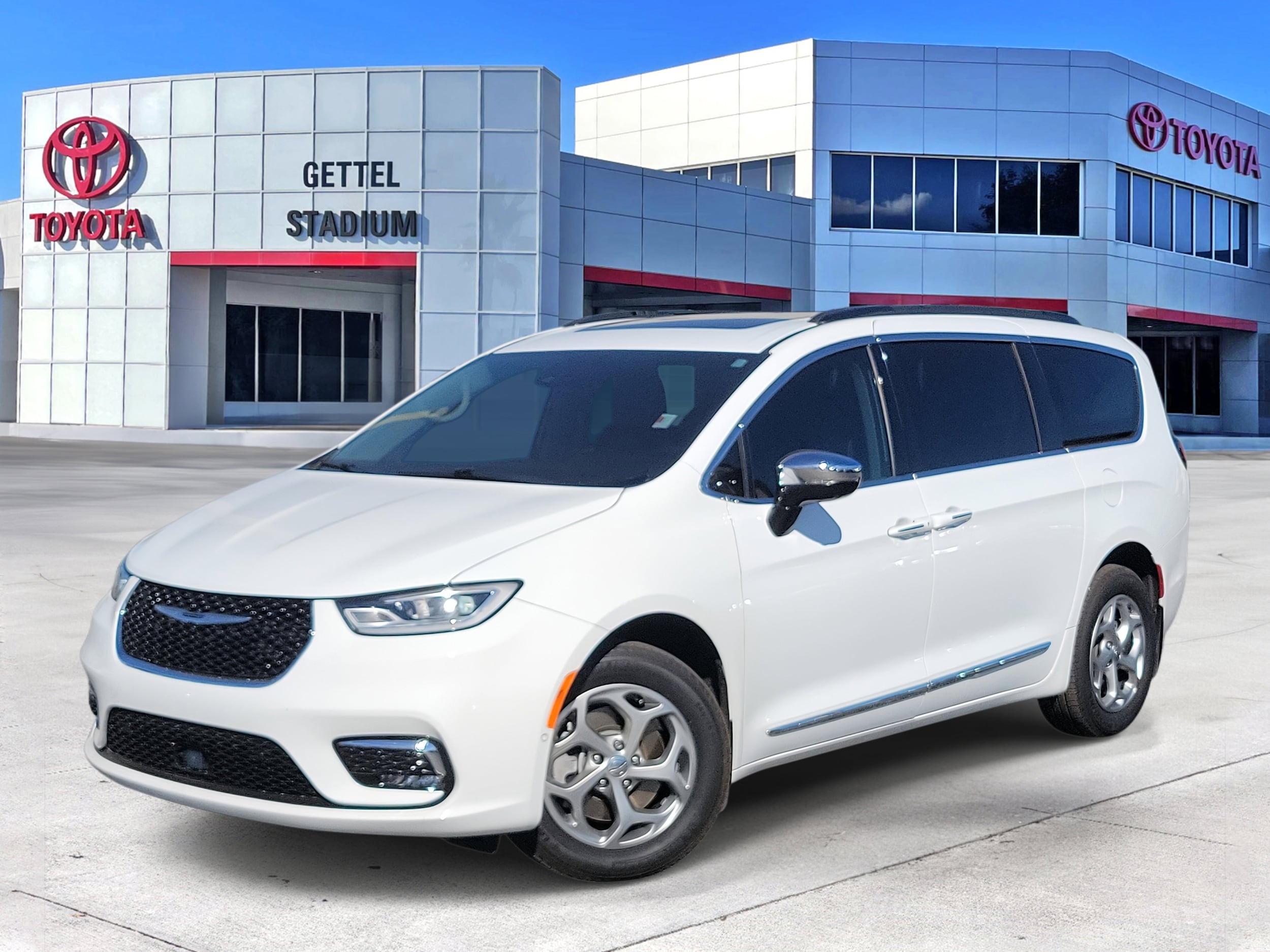 2023 Chrysler Pacifica Limited's photo