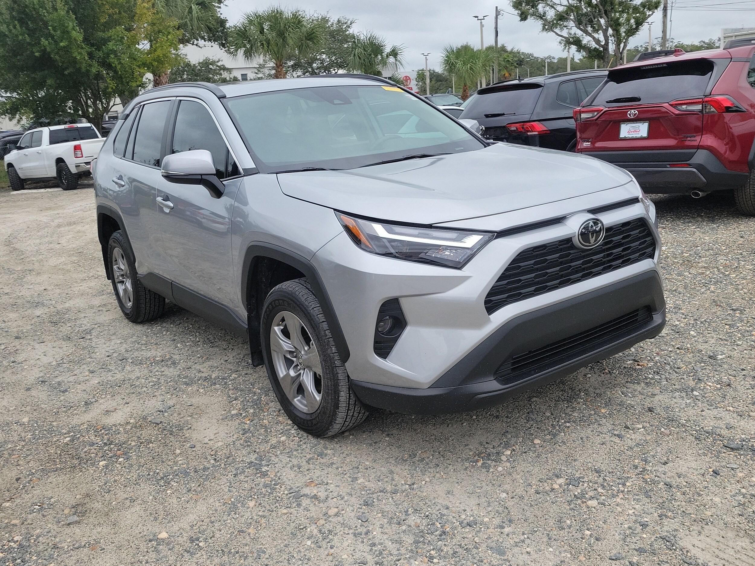 2024 Toyota RAV4 XLE photo 2