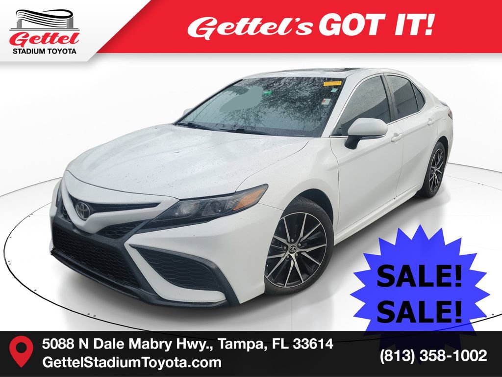 2021 Toyota Camry SE's photo