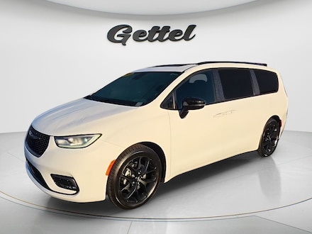 2025 Chrysler Pacifica Limited Van Passenger Van