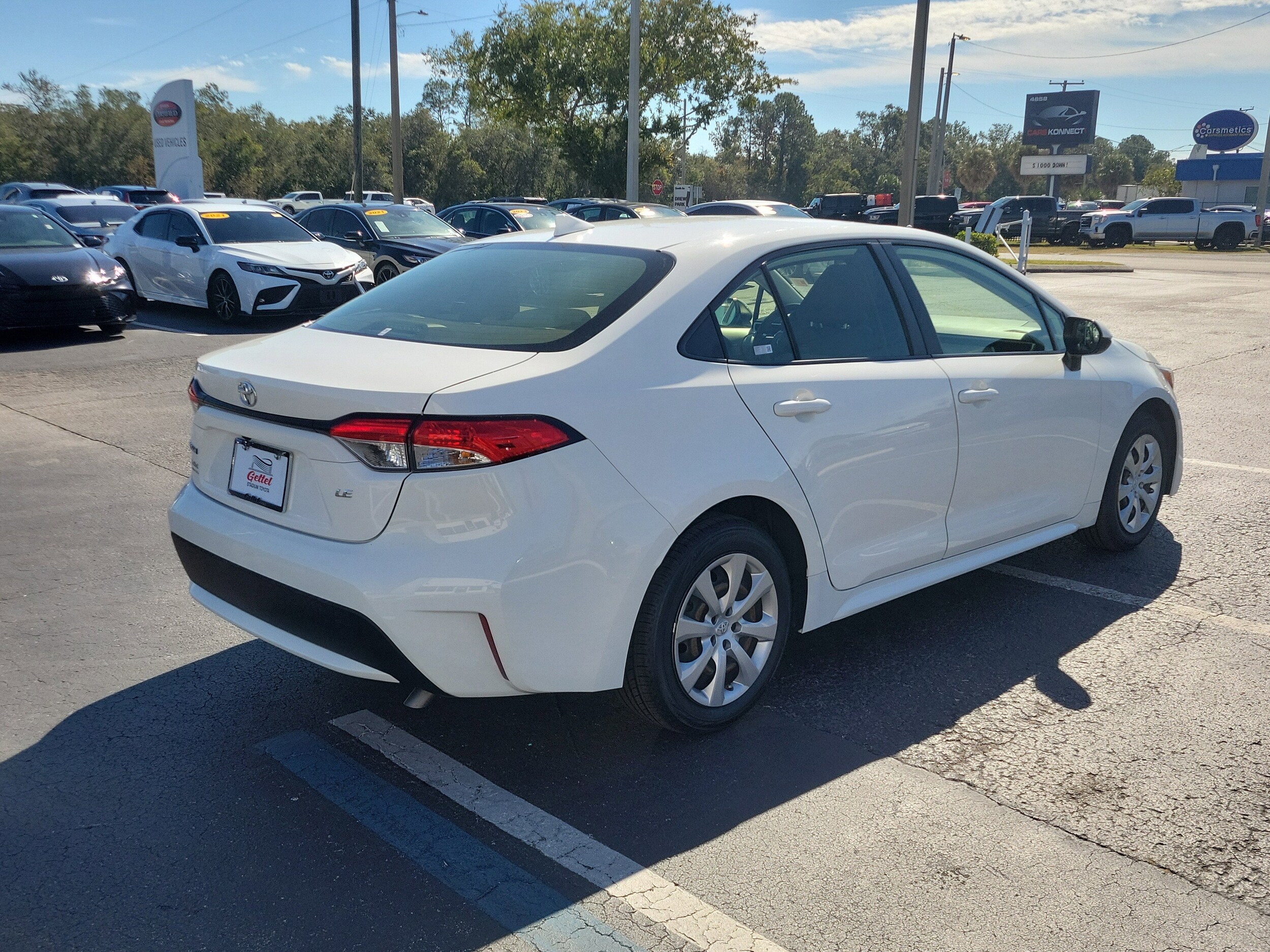 2021 Toyota Corolla LE photo 3