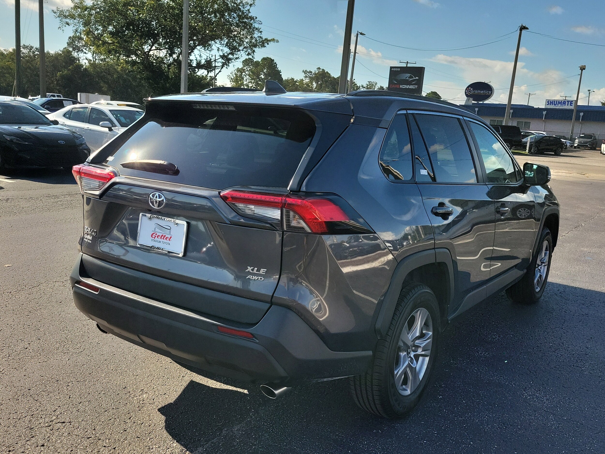 2023 Toyota RAV4 XLE photo 3