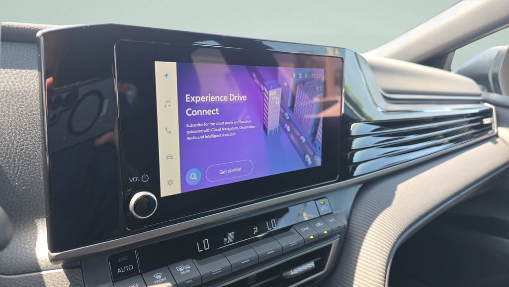 2026 Toyota Camry SE - Photo 17