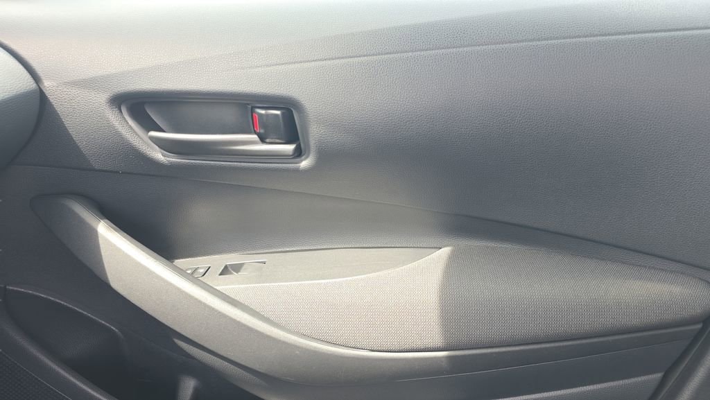 2025 Toyota Corolla LE - Photo 13