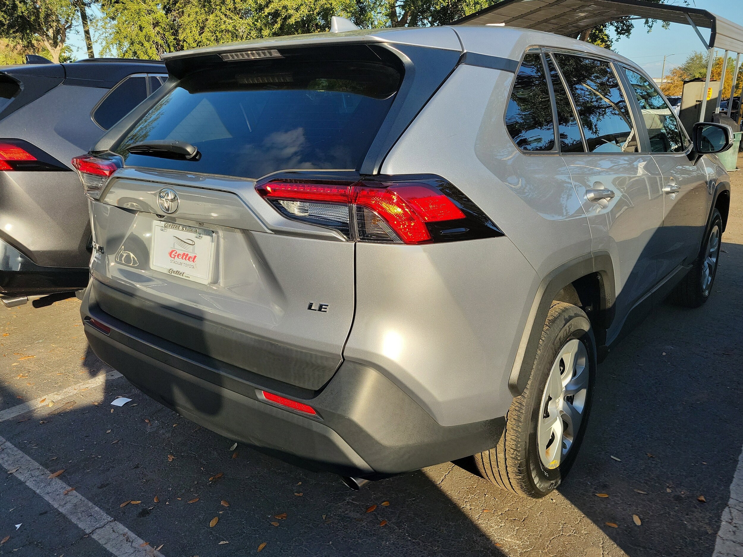 2023 Toyota RAV4 LE photo 2