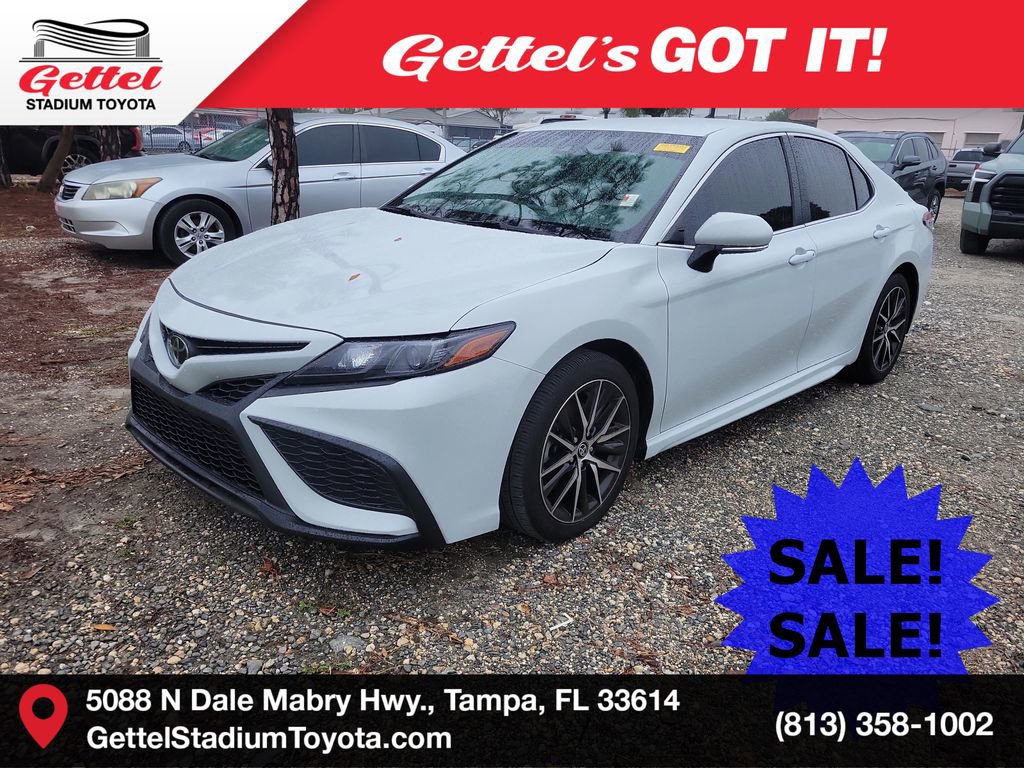 2023 Toyota Camry SE's photo