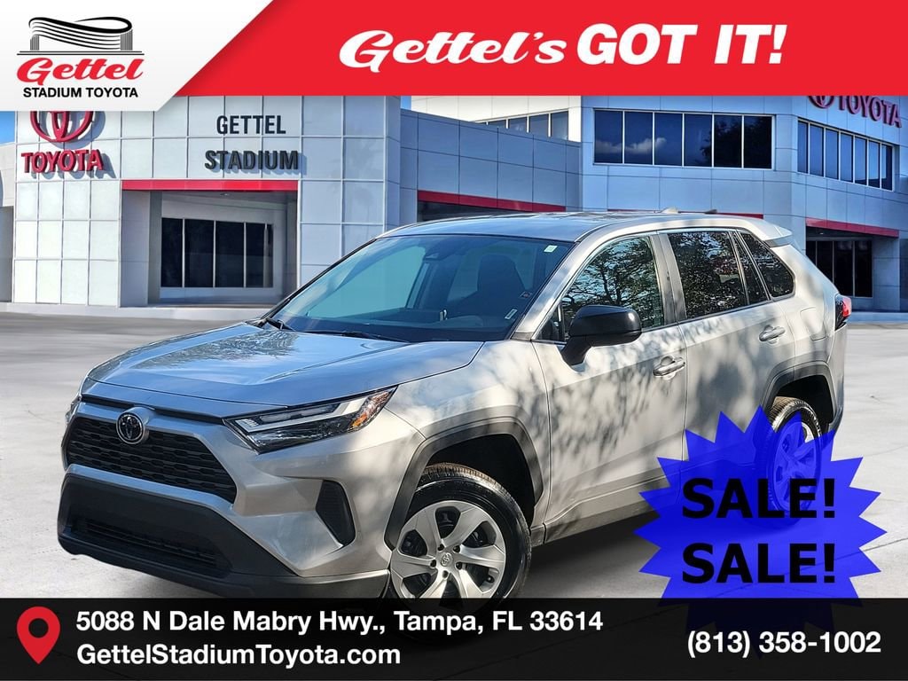 2025 Toyota RAV4 LE's photo