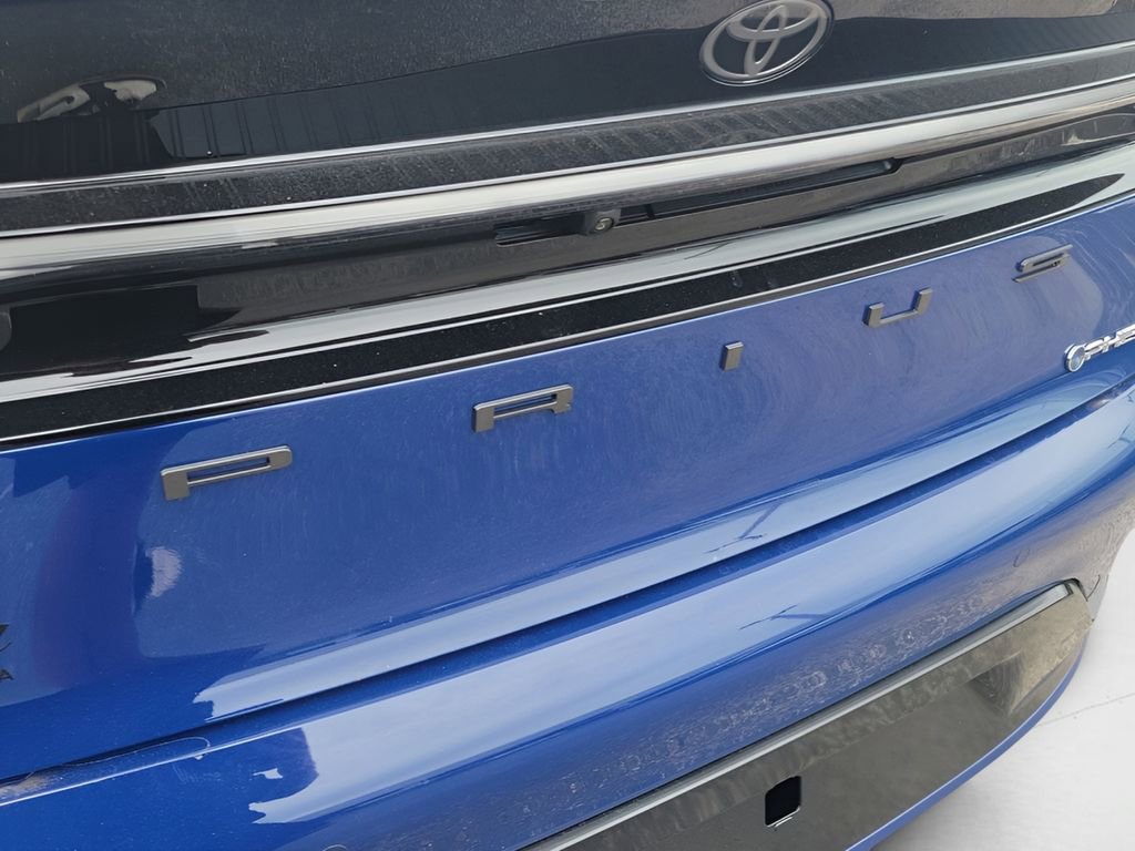 2026 Toyota Prius Plug-in Hybrid XSE - Photo 6