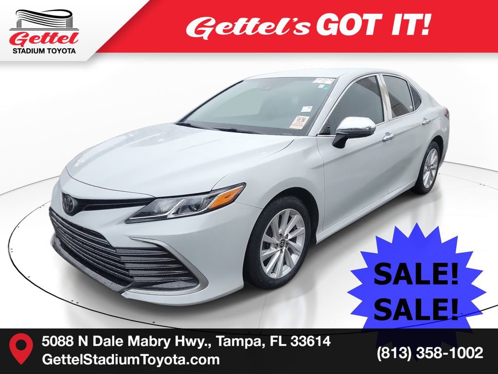 2023 Toyota Camry LE's photo