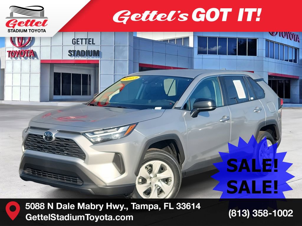 2023 Toyota RAV4 LE's photo