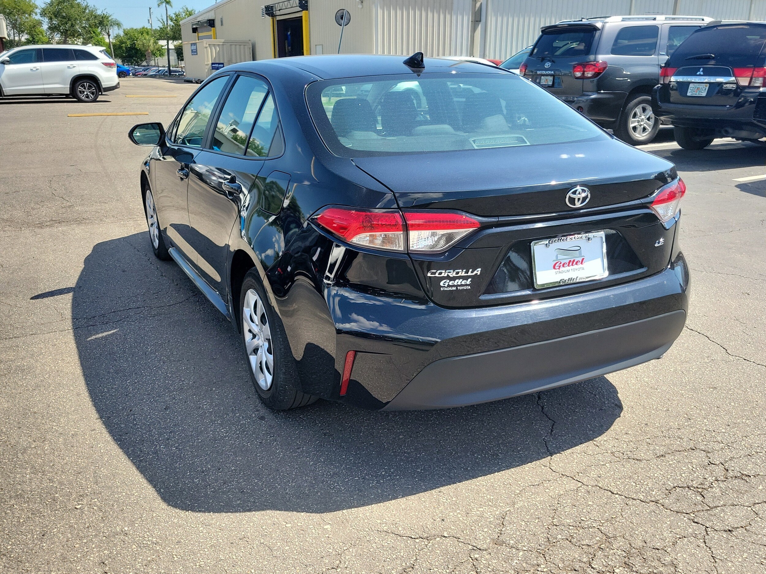 2023 Toyota Corolla LE photo 3