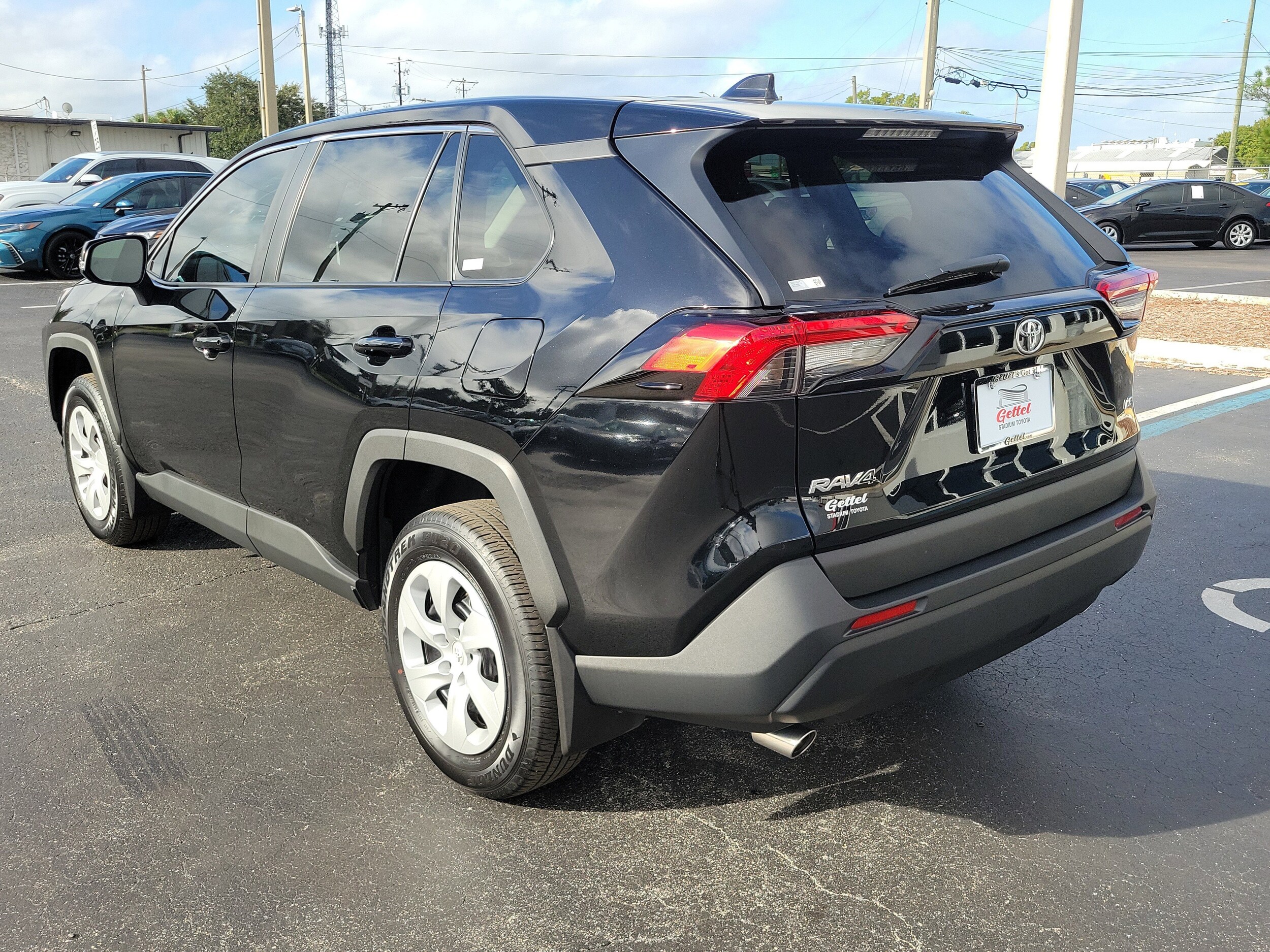 2024 Toyota RAV4 LE photo 4