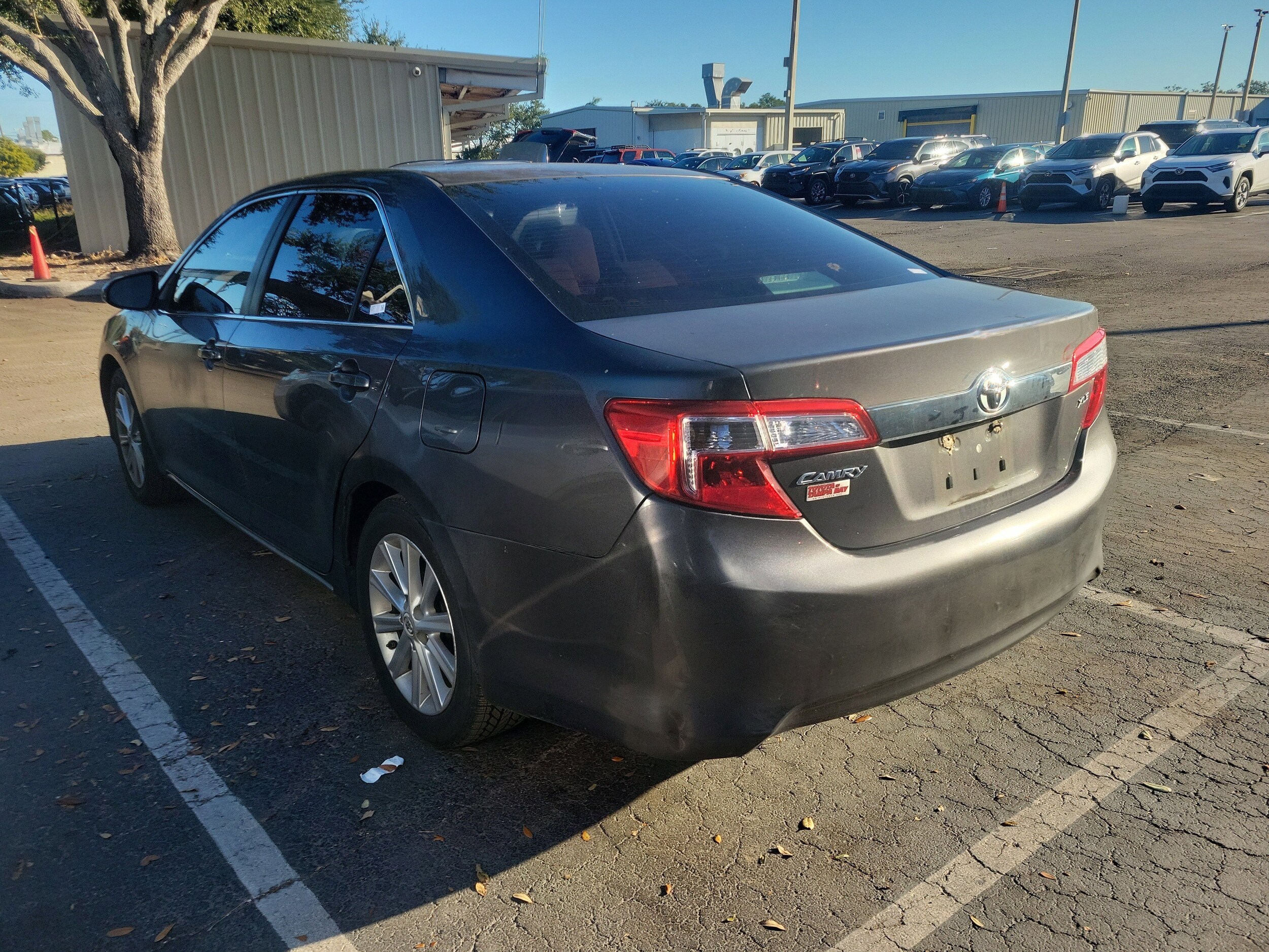 2012 Toyota Camry XLE photo 2