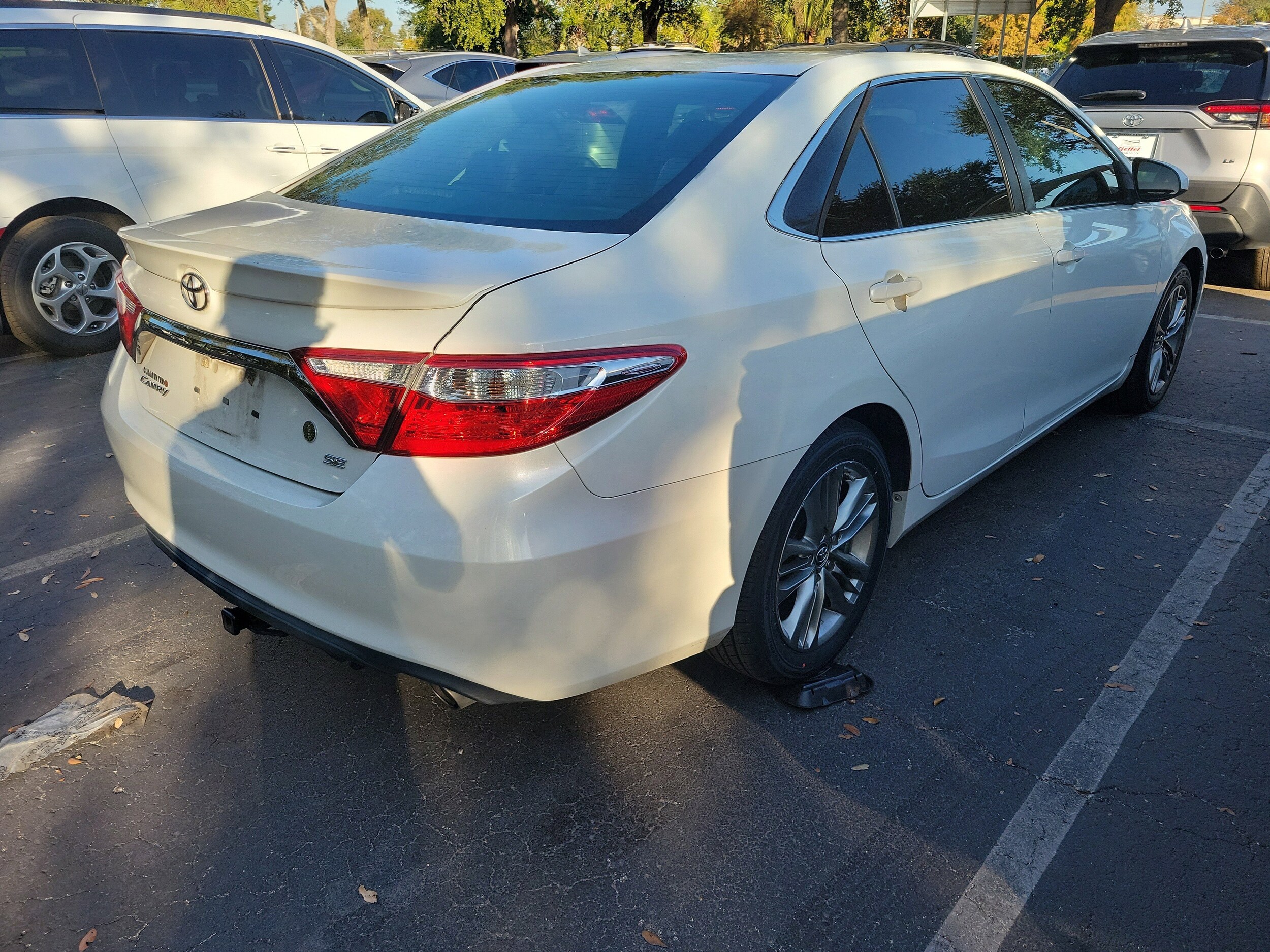 2015 Toyota Camry SE photo 3