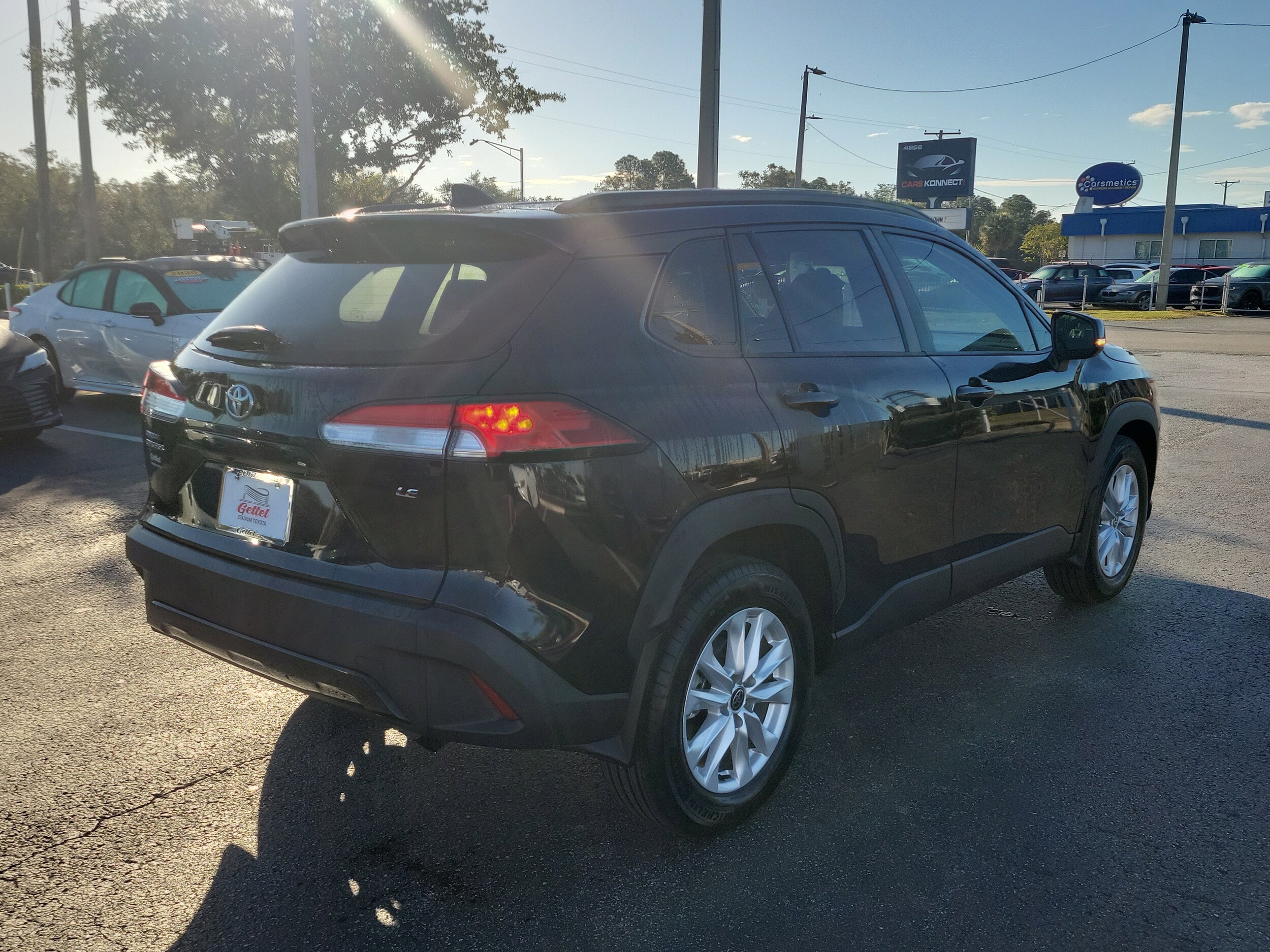 2024 Toyota Corolla Cross LE photo 2