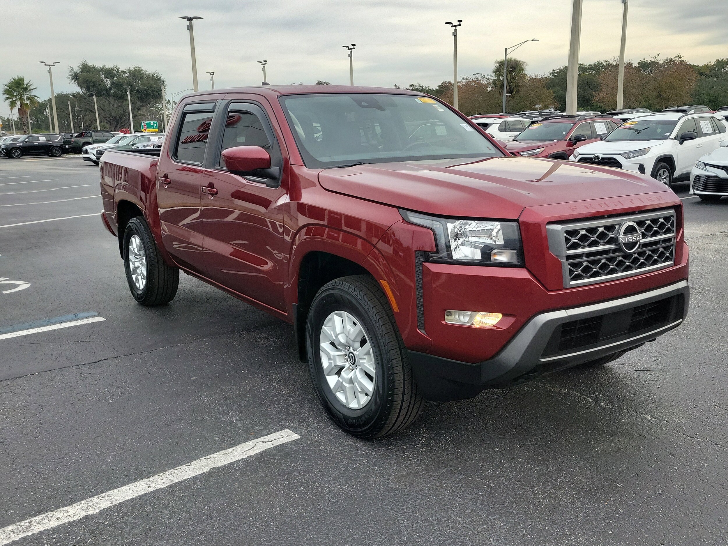 2022 Nissan Frontier SV photo 2