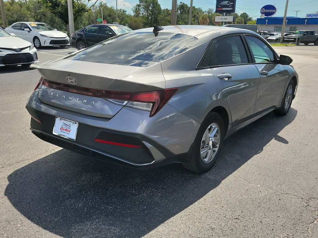 Used 2025 Hyundai Elantra SE Sedan