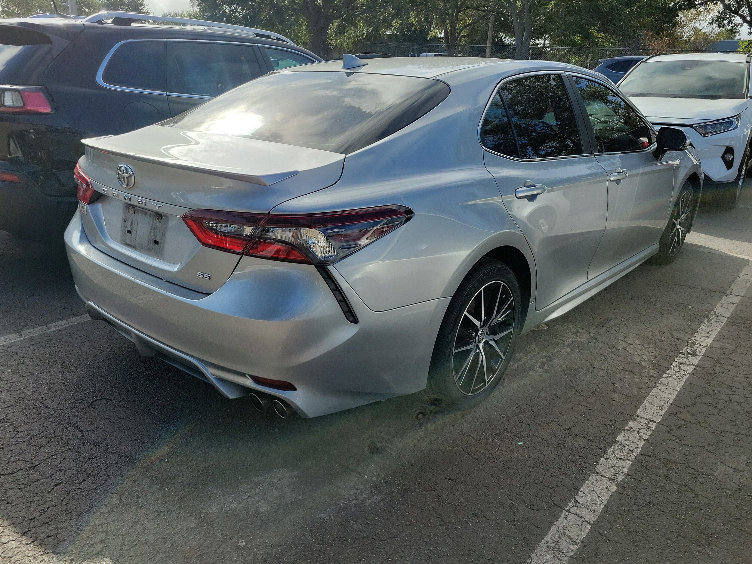 2021 Toyota Camry SE photo 3
