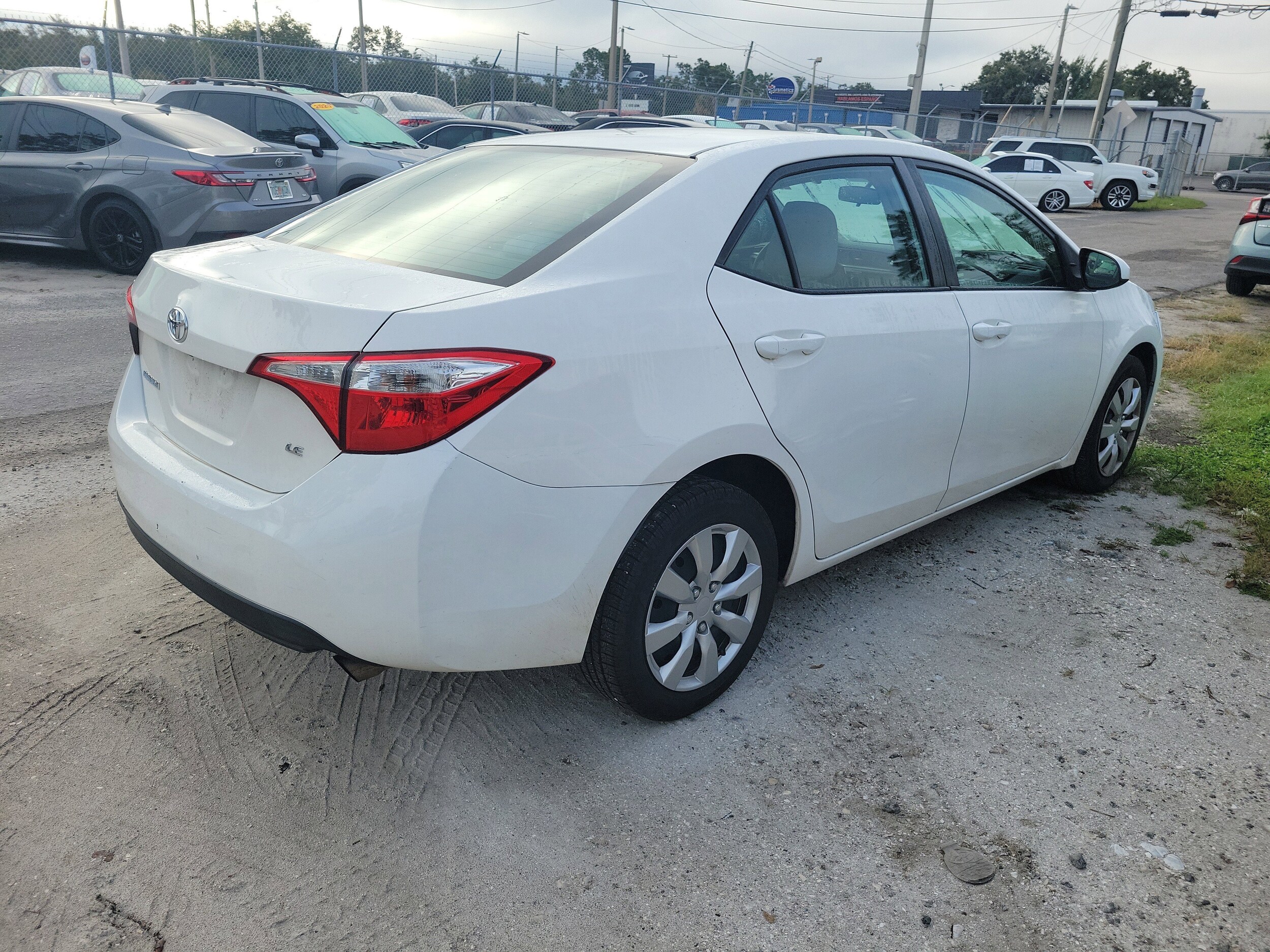 2016 Toyota Corolla LE photo 2