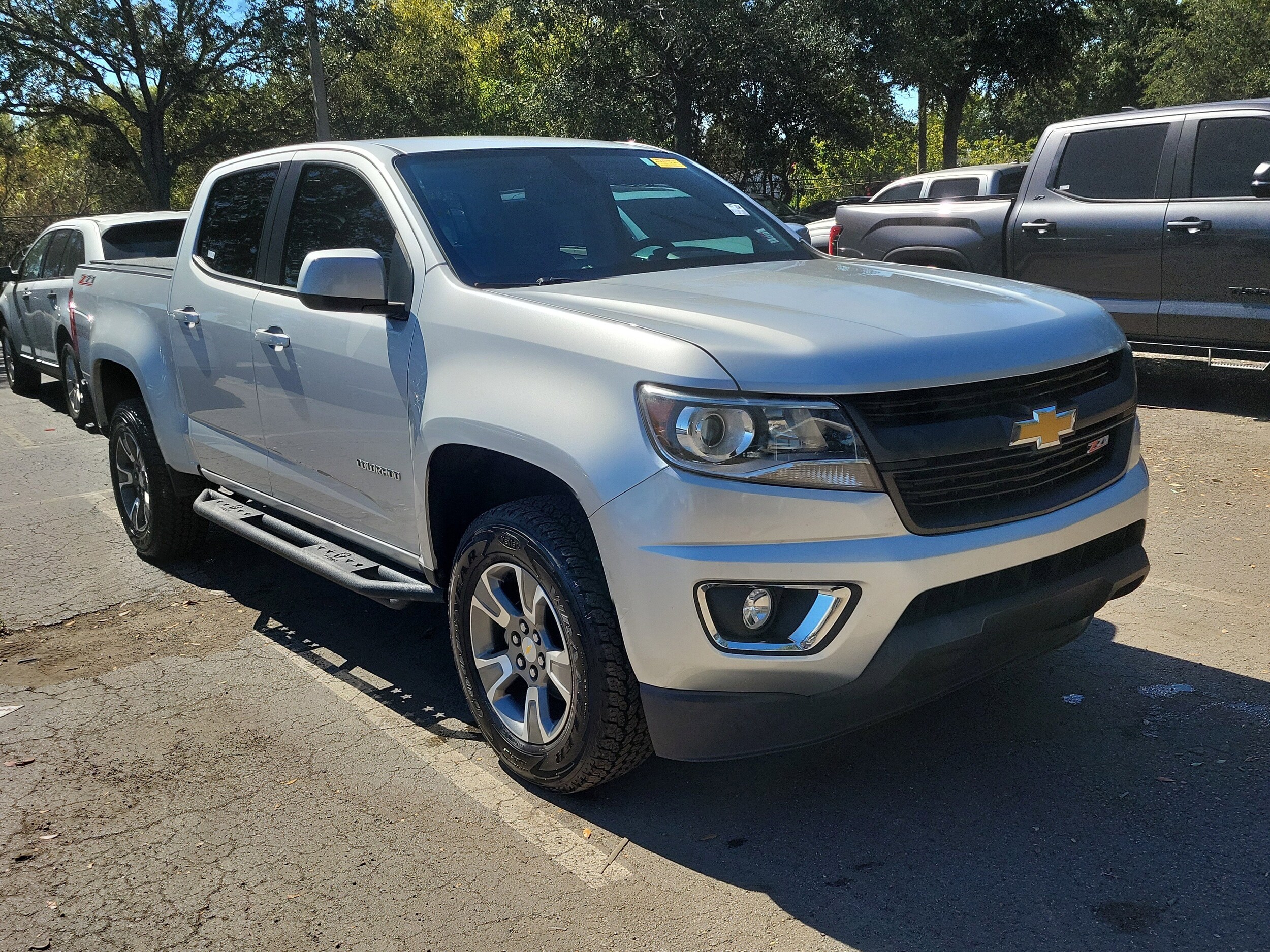 2019 Chevrolet Colorado Z71 photo 2