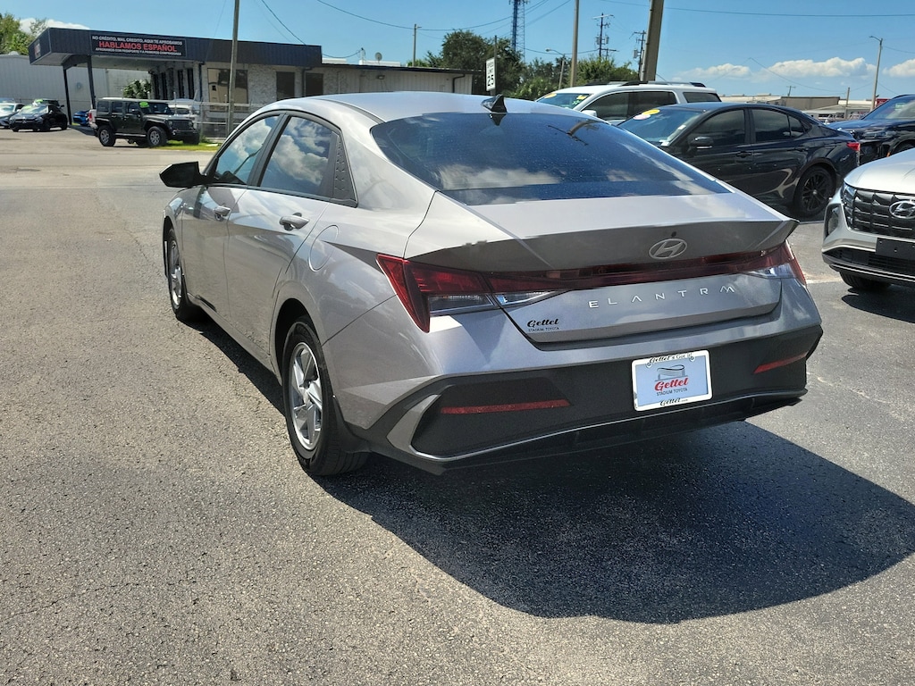 Used 2025 Hyundai Elantra SE Sedan