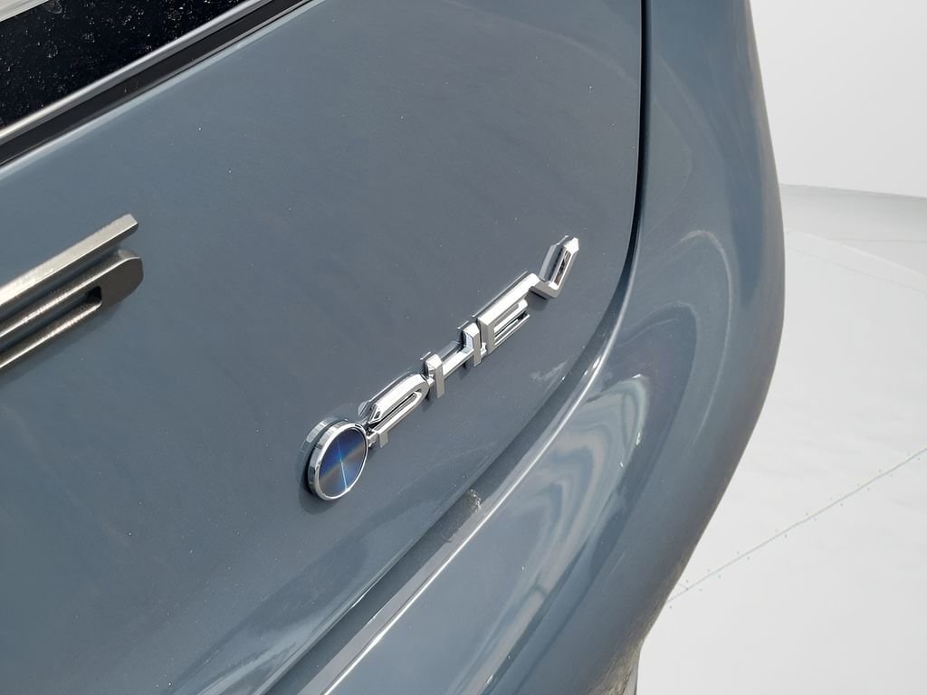 2026 Toyota Prius Plug-in Hybrid SE - Photo 7