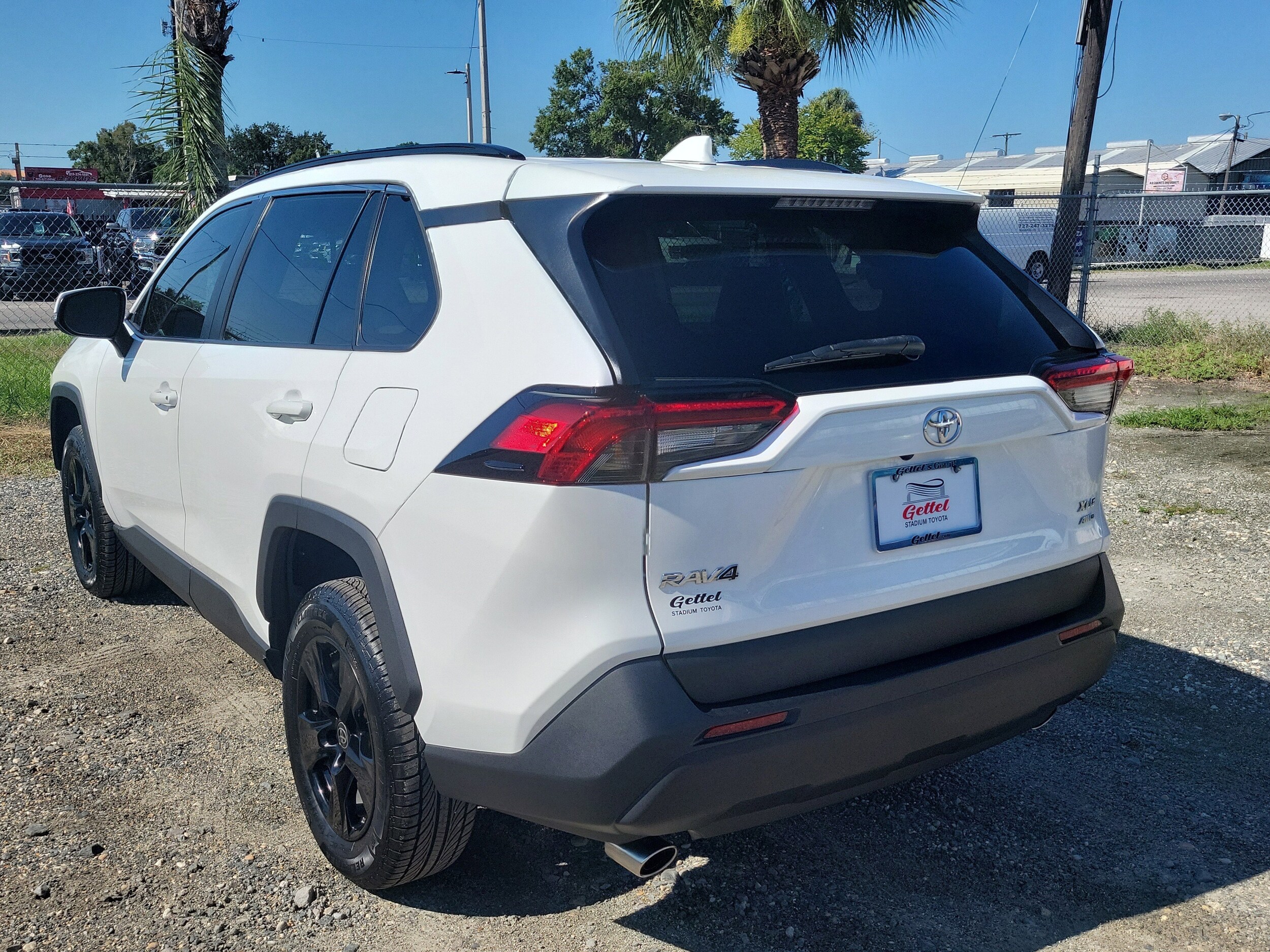 2022 Toyota RAV4 XLE photo 4
