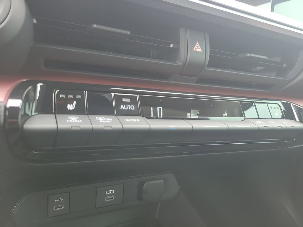 2026 Toyota Prius Plug-in Hybrid XSE - Photo 20