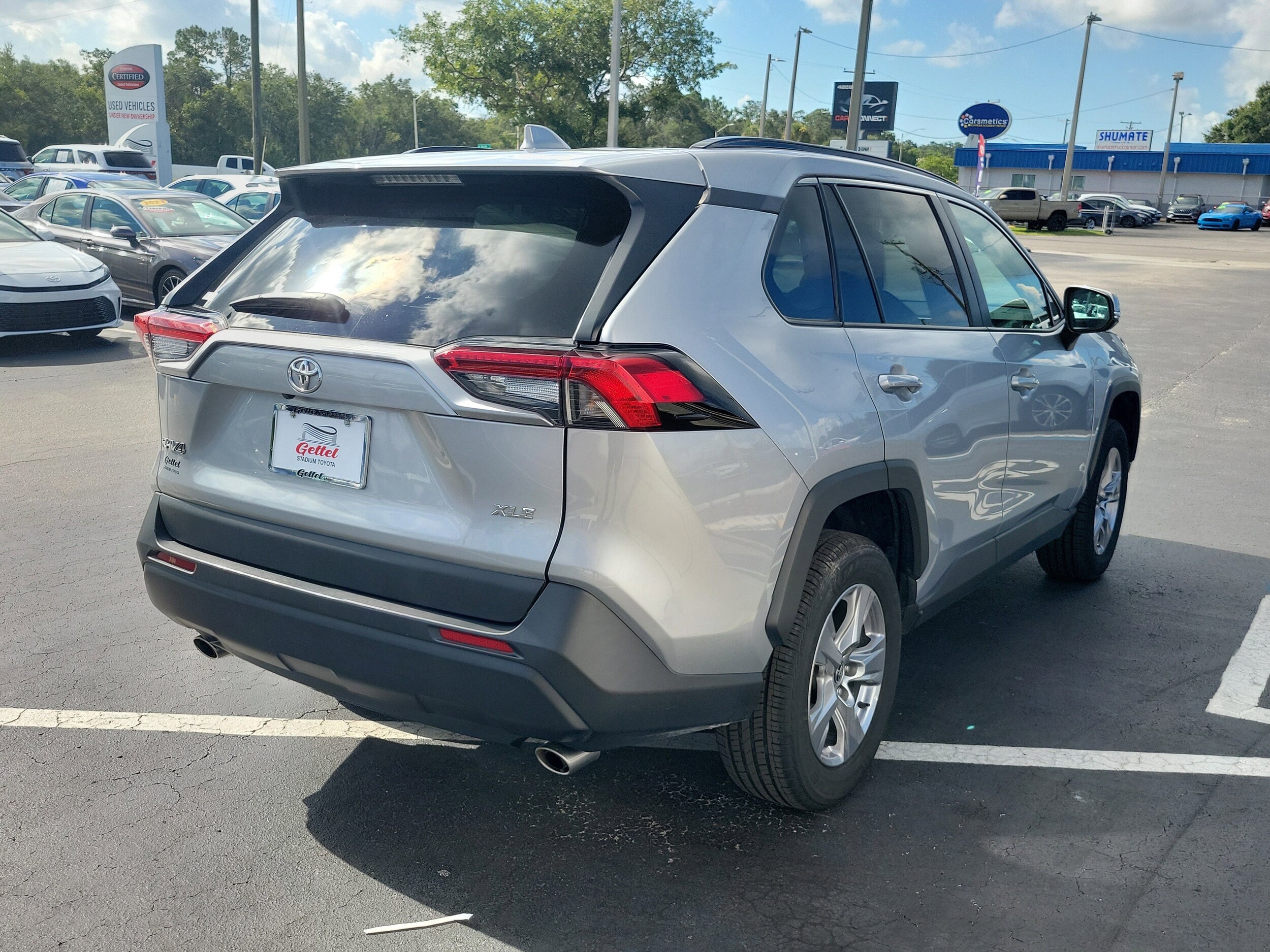 2024 Toyota RAV4 XLE photo 3