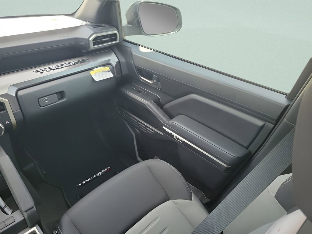 2025 Toyota Tacoma TRD Sport - Photo 13