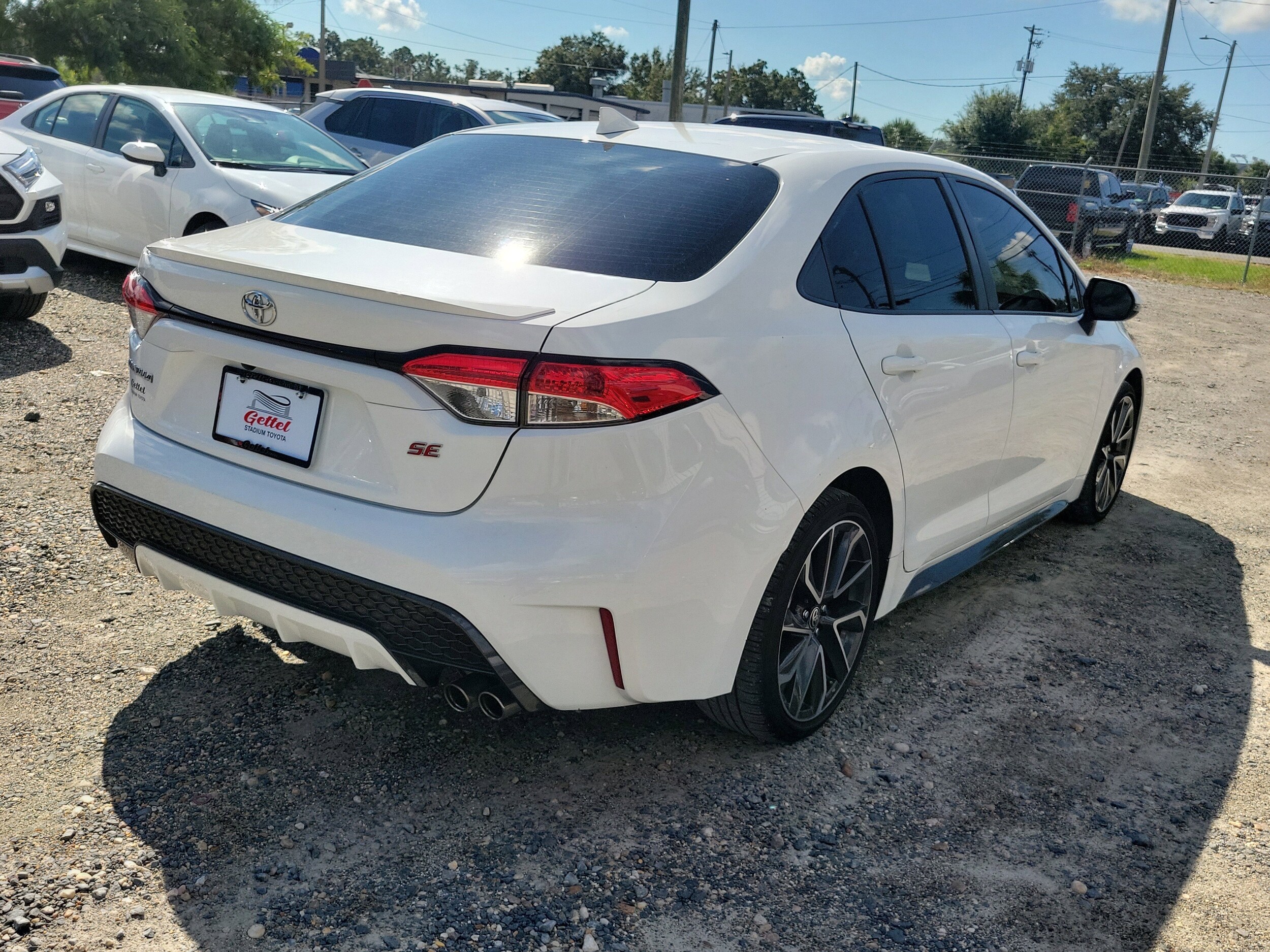 2022 Toyota Corolla SE photo 2