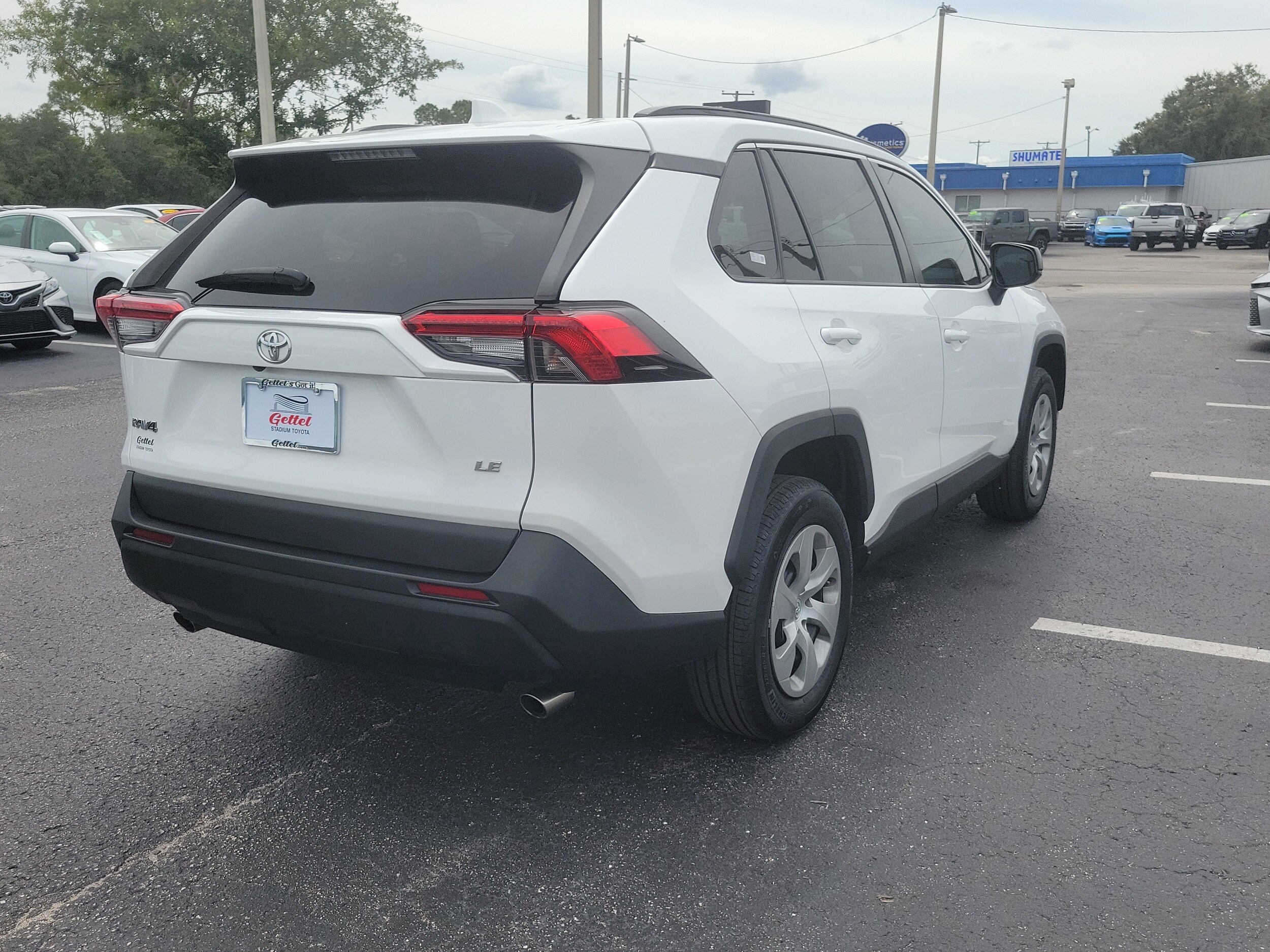 2021 Toyota RAV4 LE photo 2