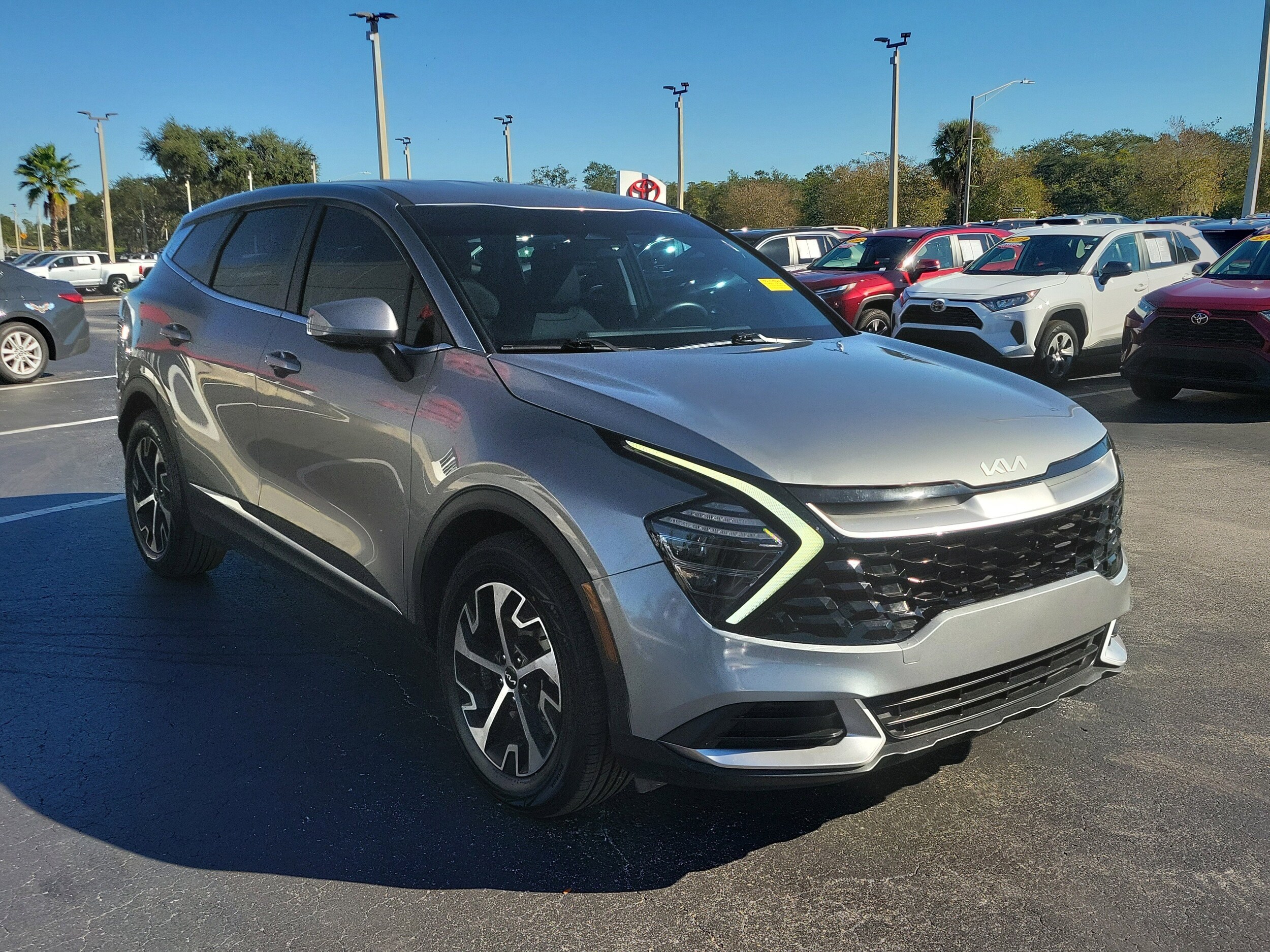 2024 Kia Sportage EX photo 2
