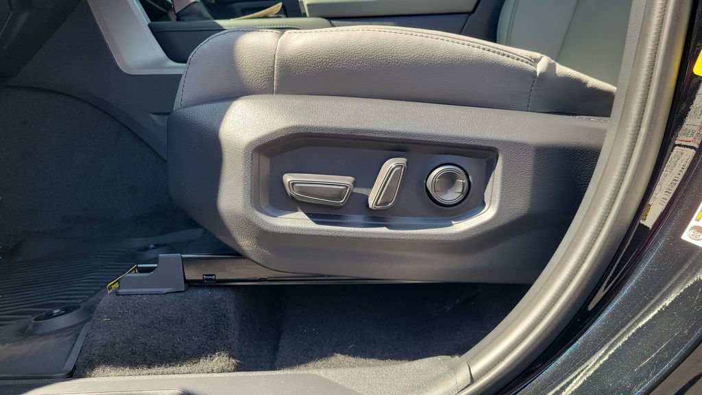 2026 Toyota Tundra Limited - Photo 16