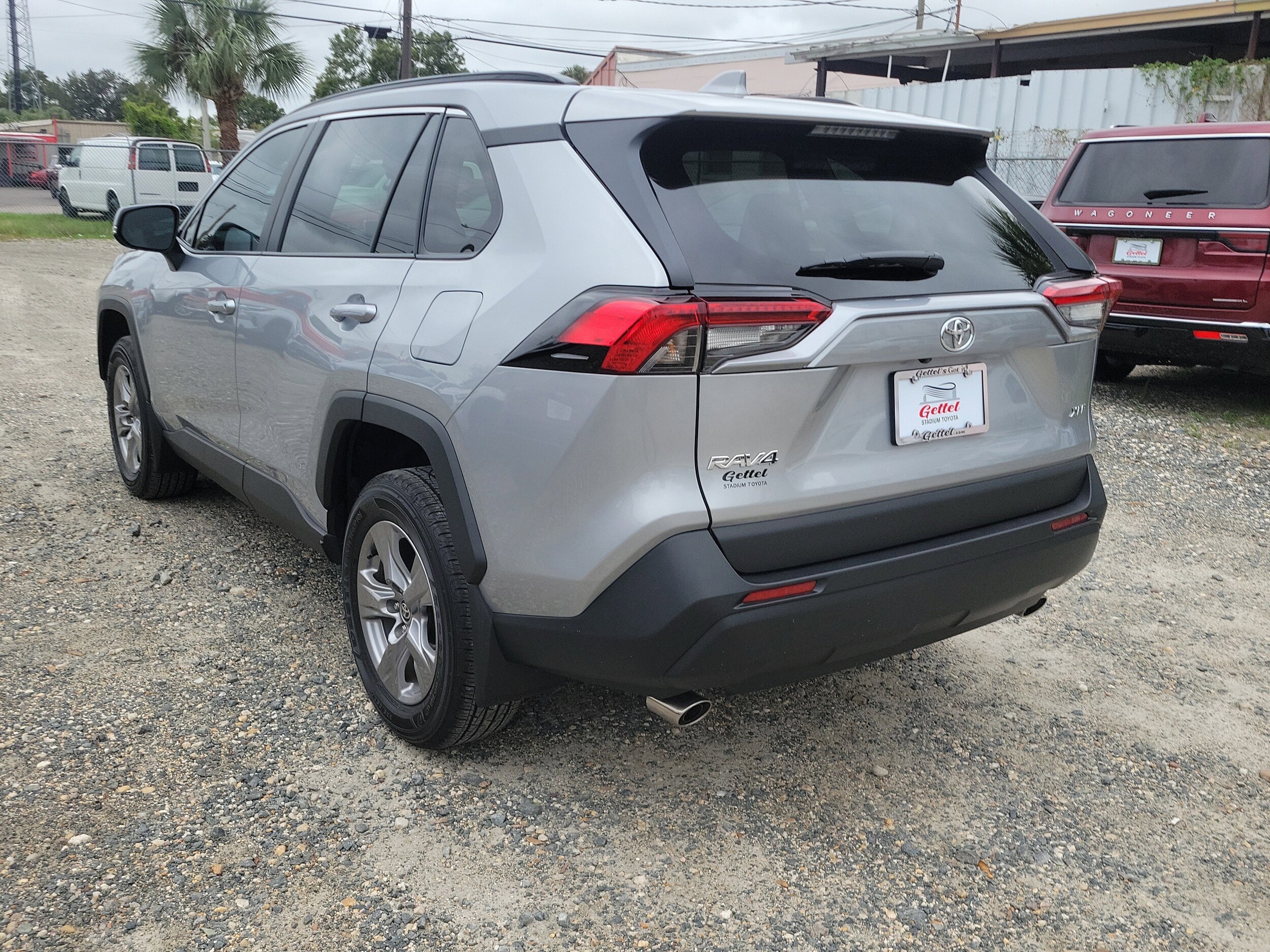 2024 Toyota RAV4 XLE photo 3