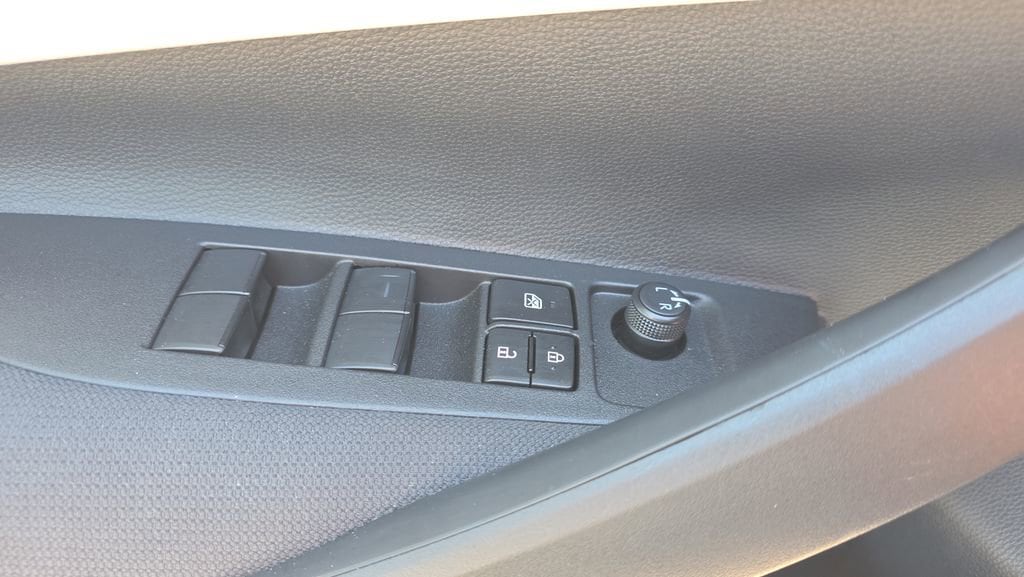 2026 Toyota Corolla SE - Photo 16