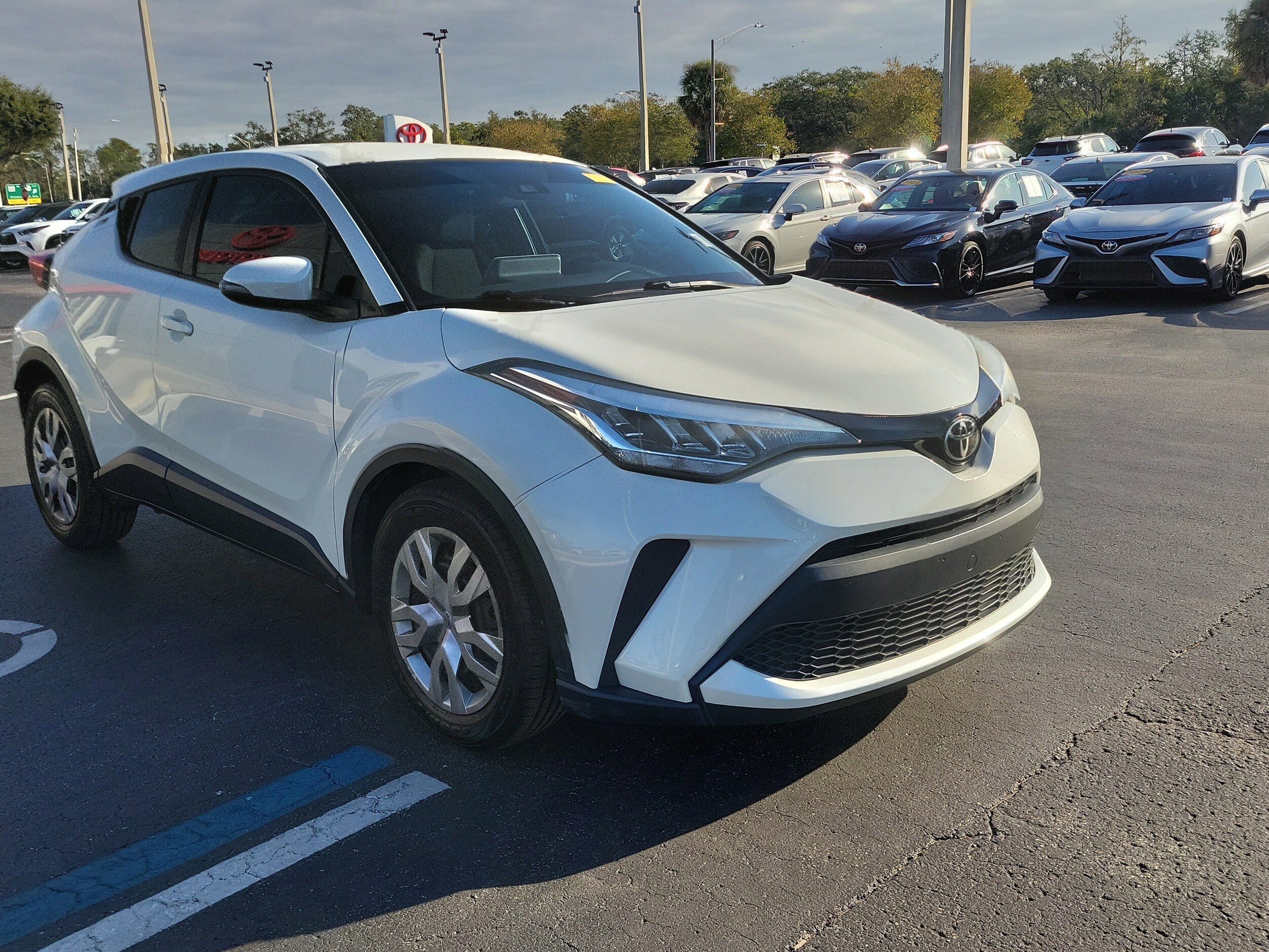 2021 Toyota C-HR LE photo 2