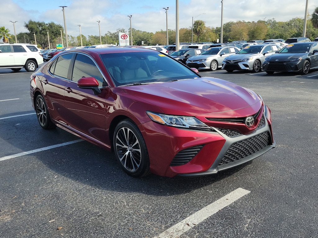 Used 2018 Toyota Camry SE Sedan