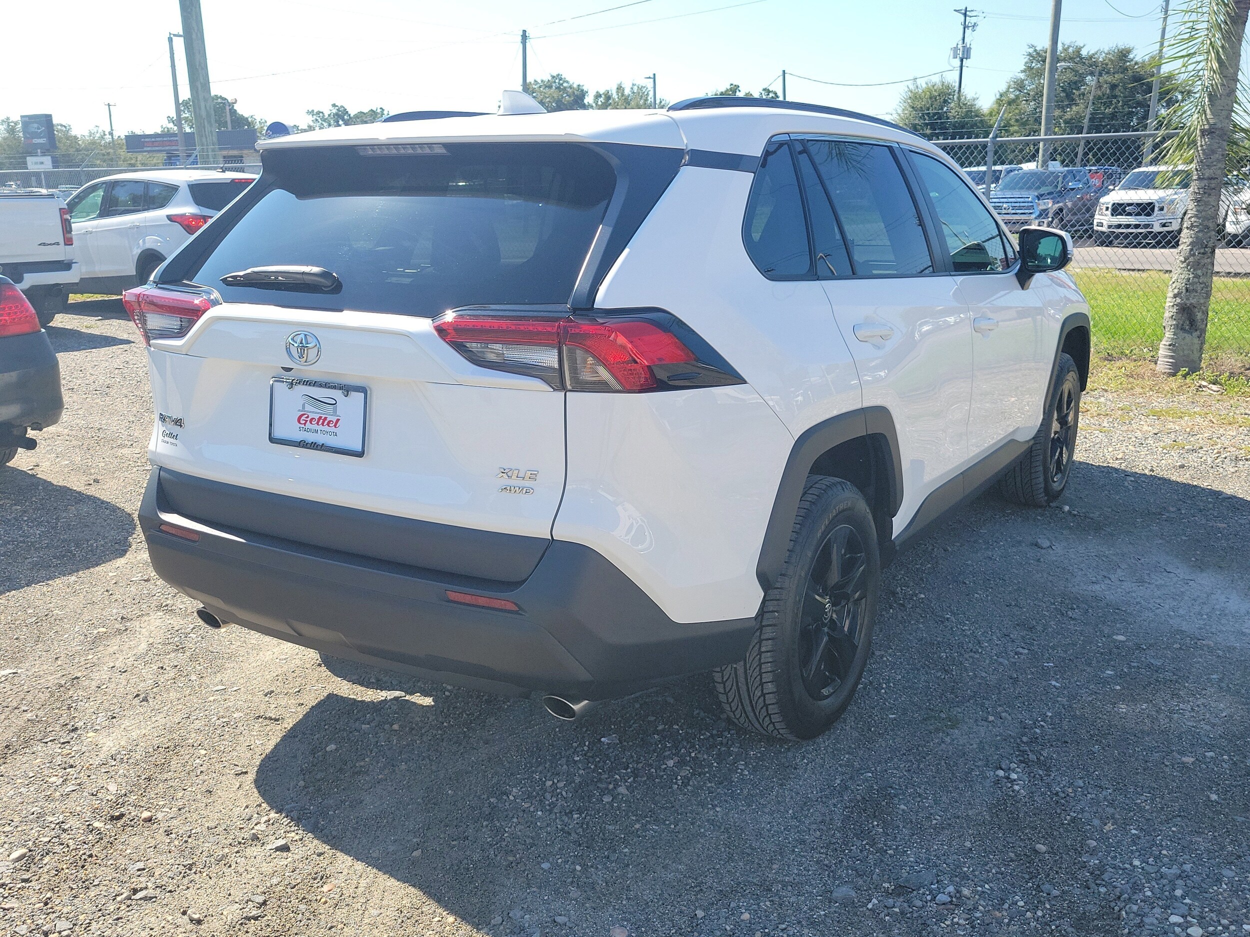 2022 Toyota RAV4 XLE photo 3