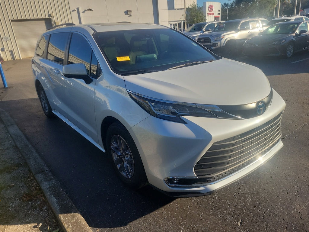 Certified 2022 Toyota Sienna XLE 7 Passenger Van Passenger Van