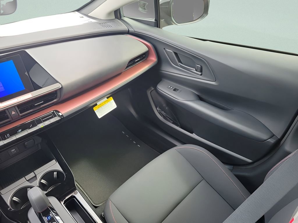 2026 Toyota Prius Plug-in Hybrid SE - Photo 13
