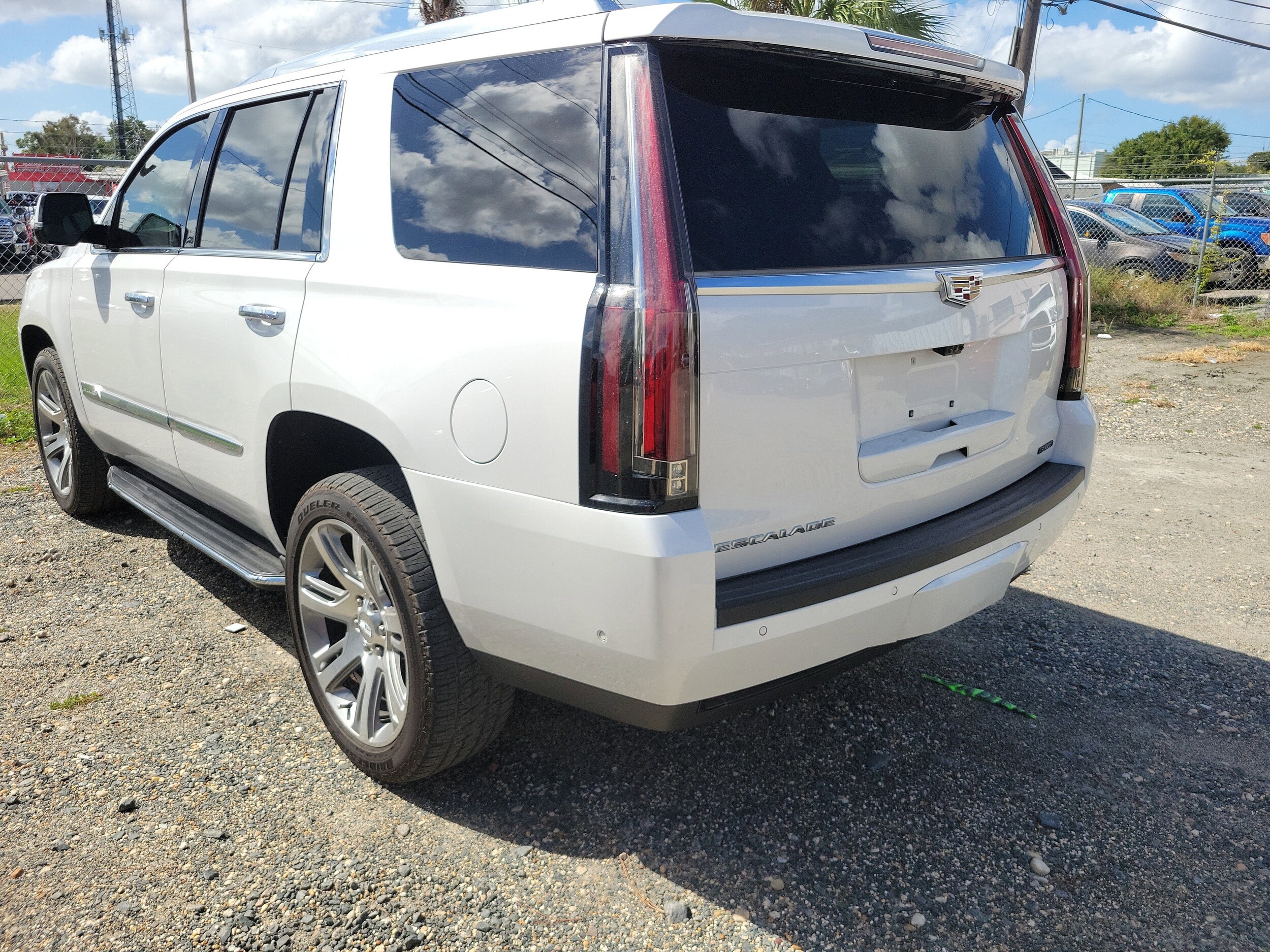 2017 Cadillac Escalade Luxury photo 2