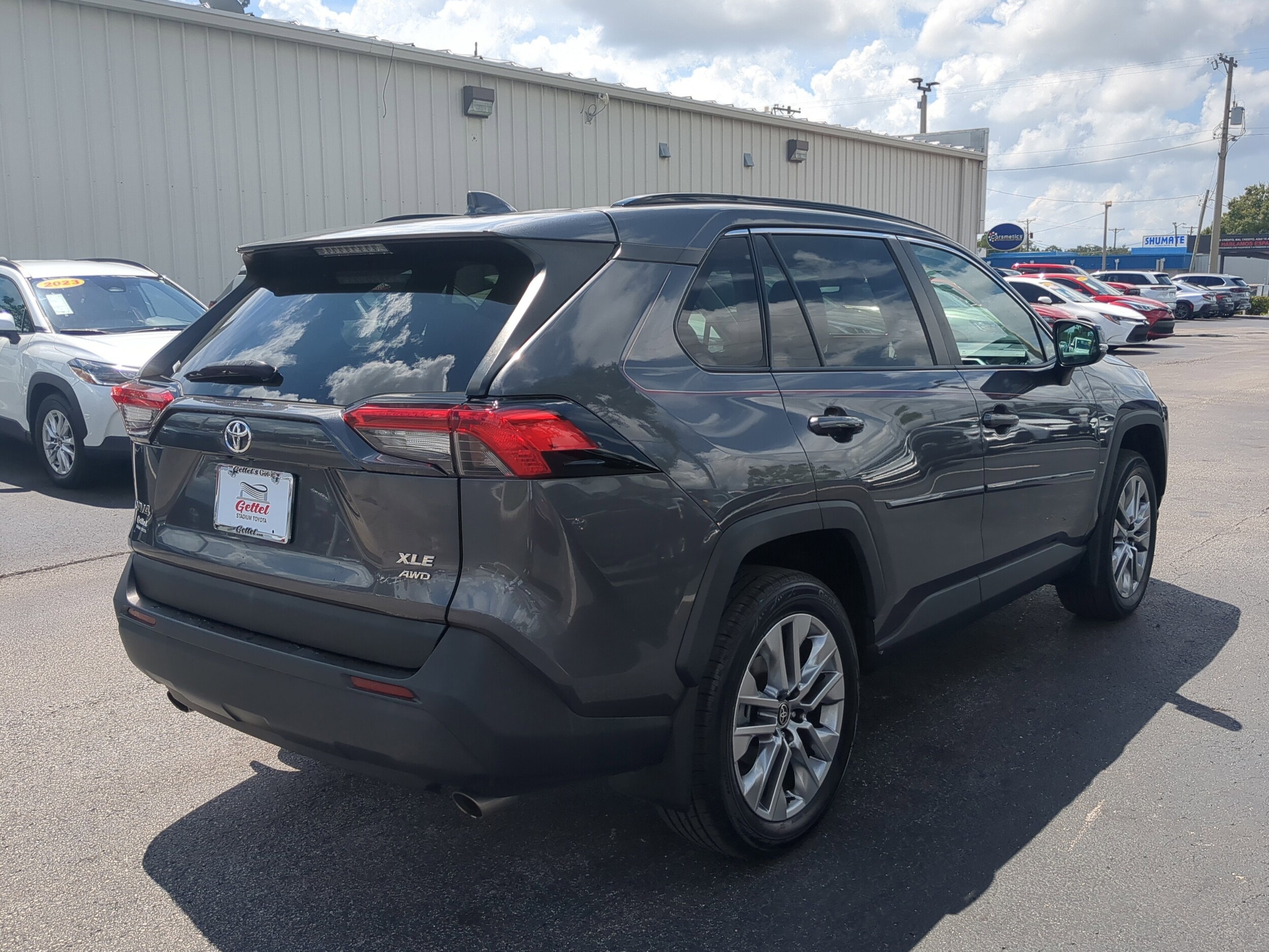 2022 Toyota RAV4 XLE Premium photo 3