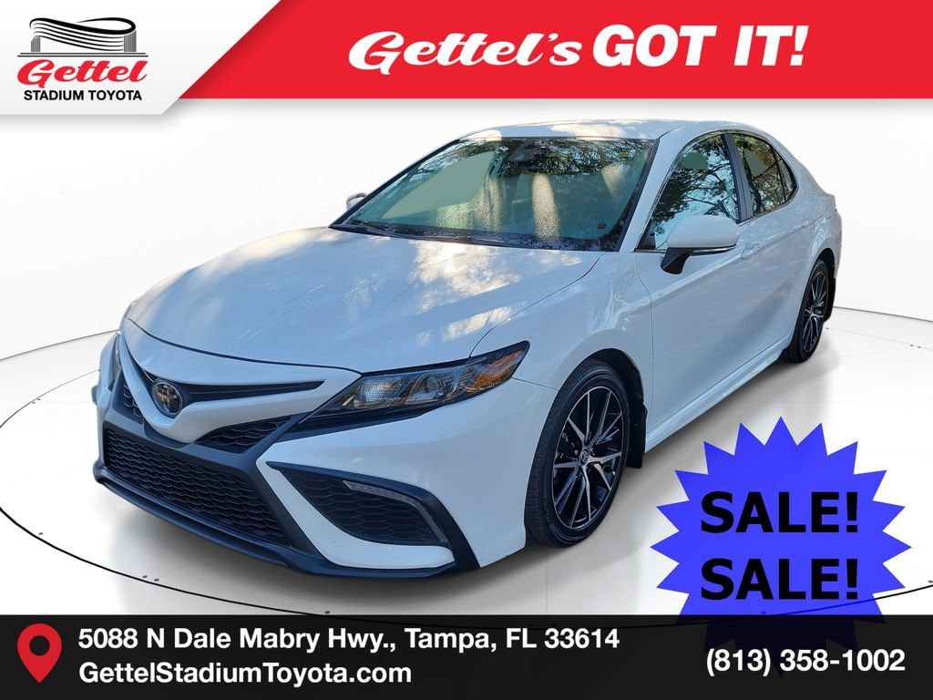 2024 Toyota Camry SE's photo