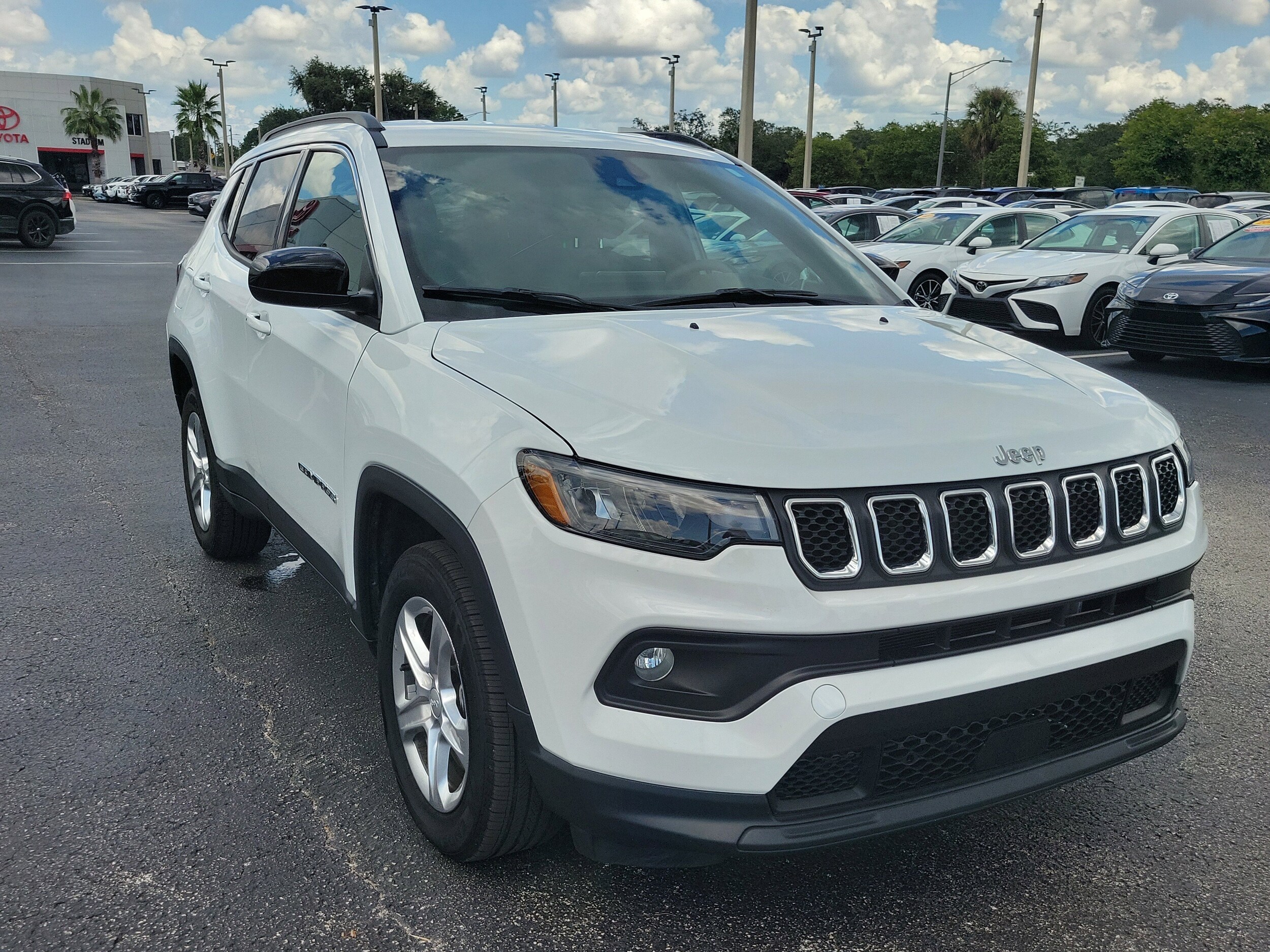 2024 Jeep Compass Latitude photo 3