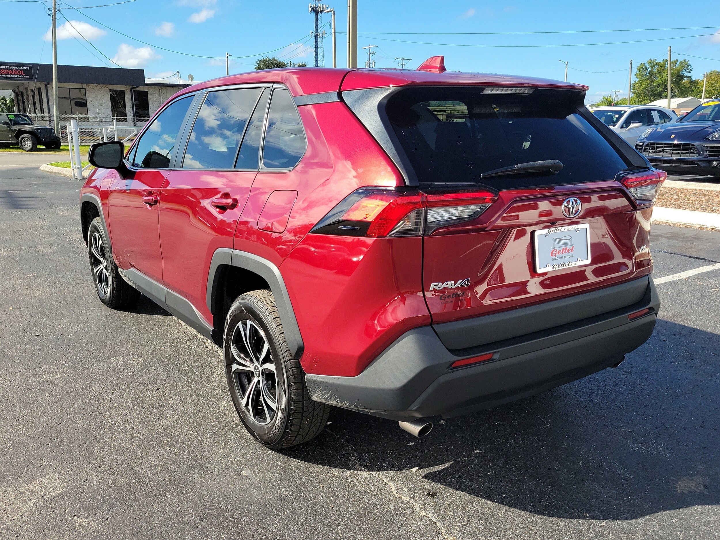2022 Toyota RAV4 LE photo 3