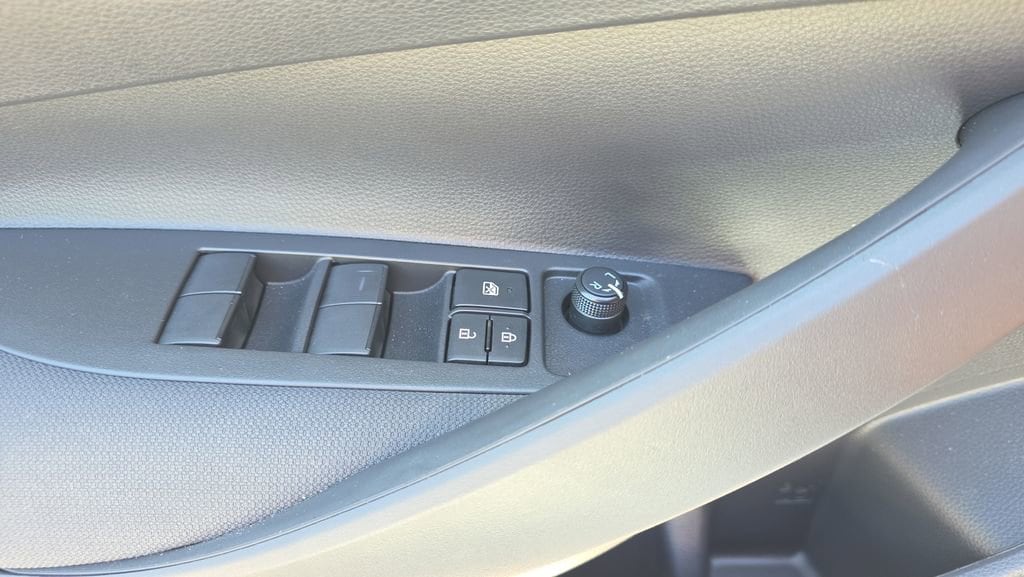 2026 Toyota Corolla LE - Photo 19