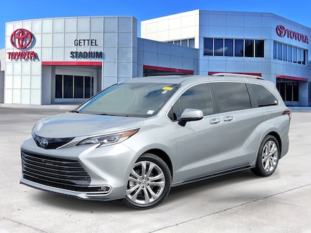 2023 Toyota Sienna Platinum 7 Passenger Van Passenger Van